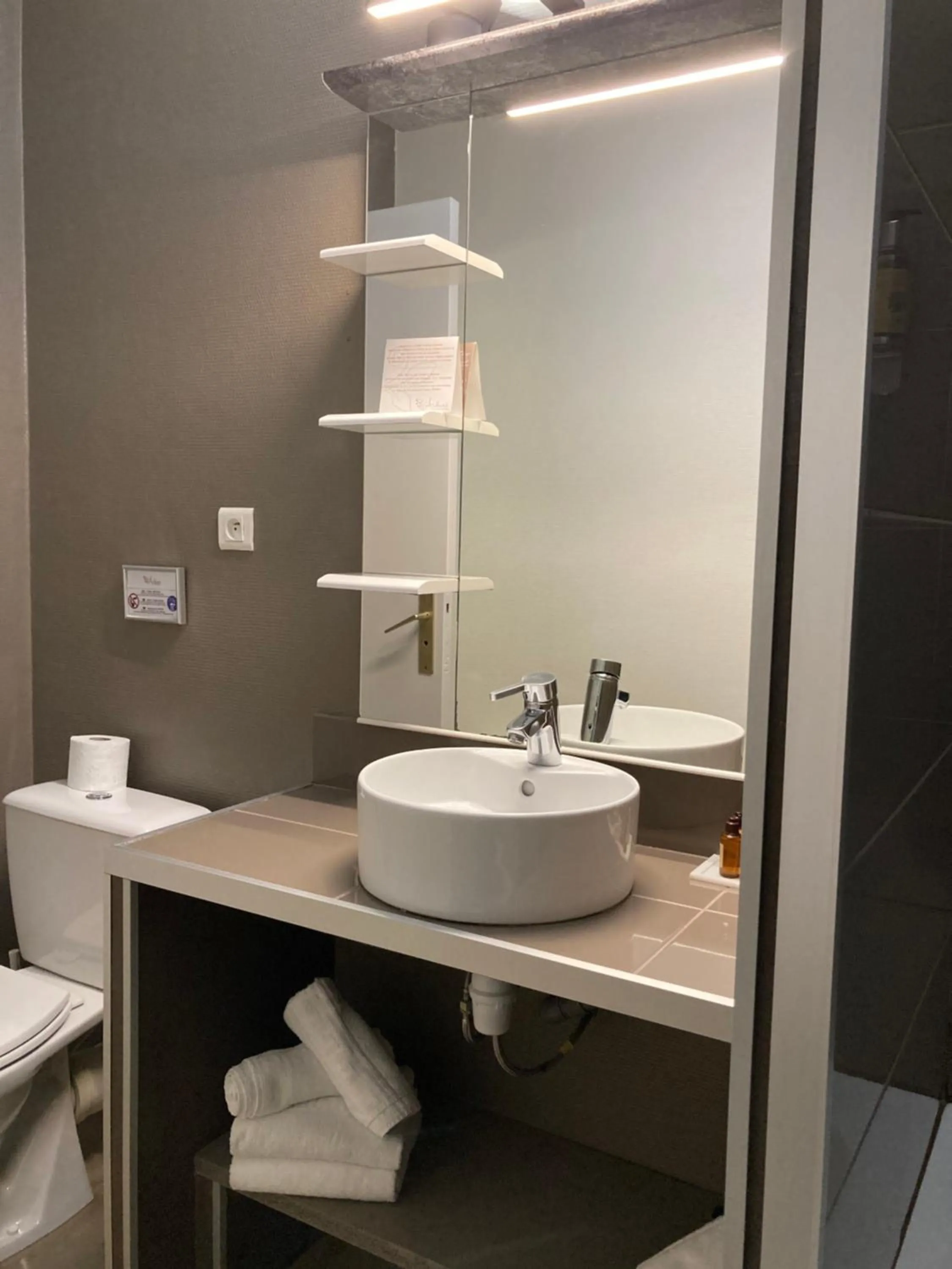 Logis Hôtel Restaurant Les Aubuns