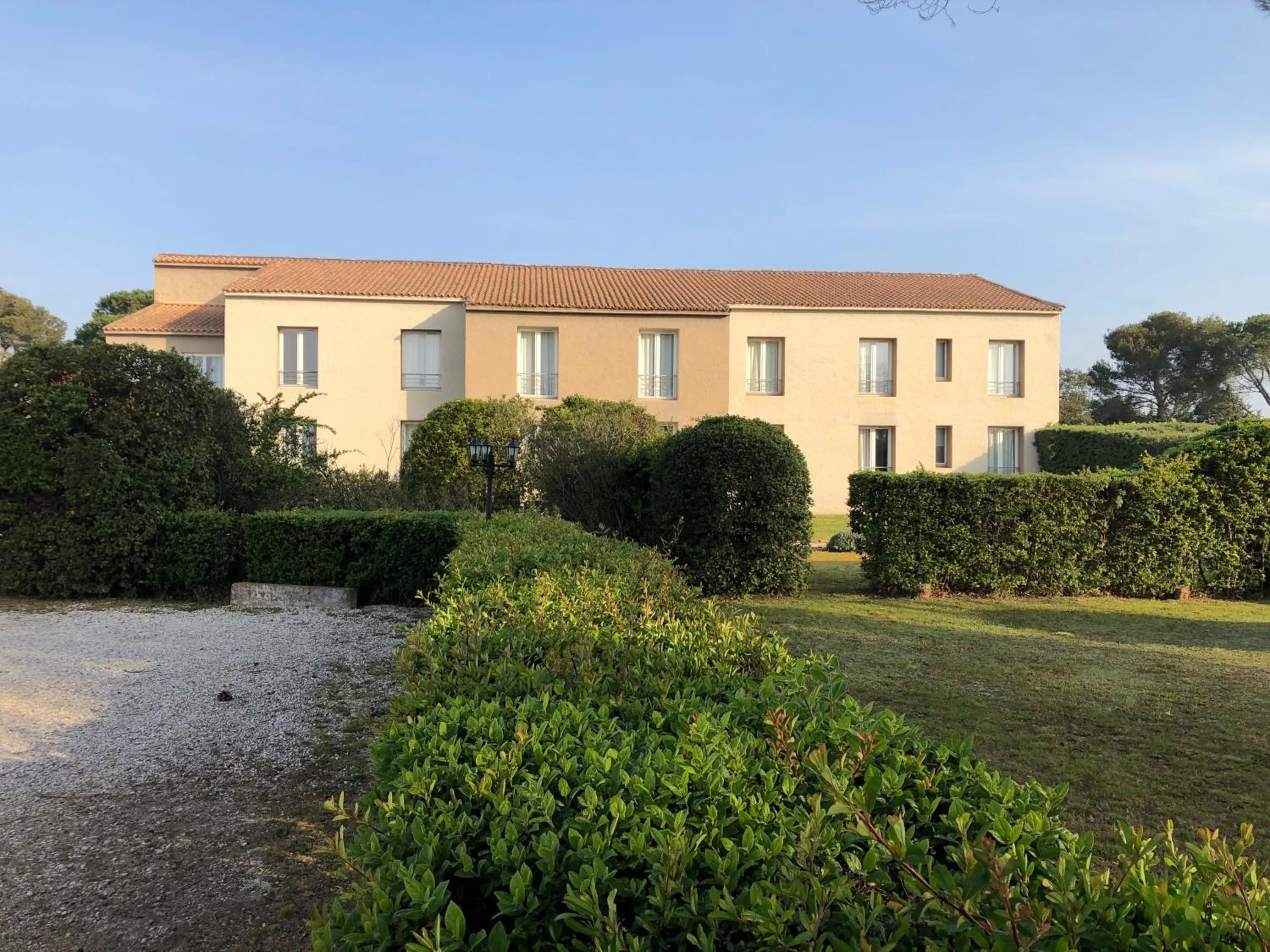 Property building in Logis Hôtel Restaurant Les Aubuns