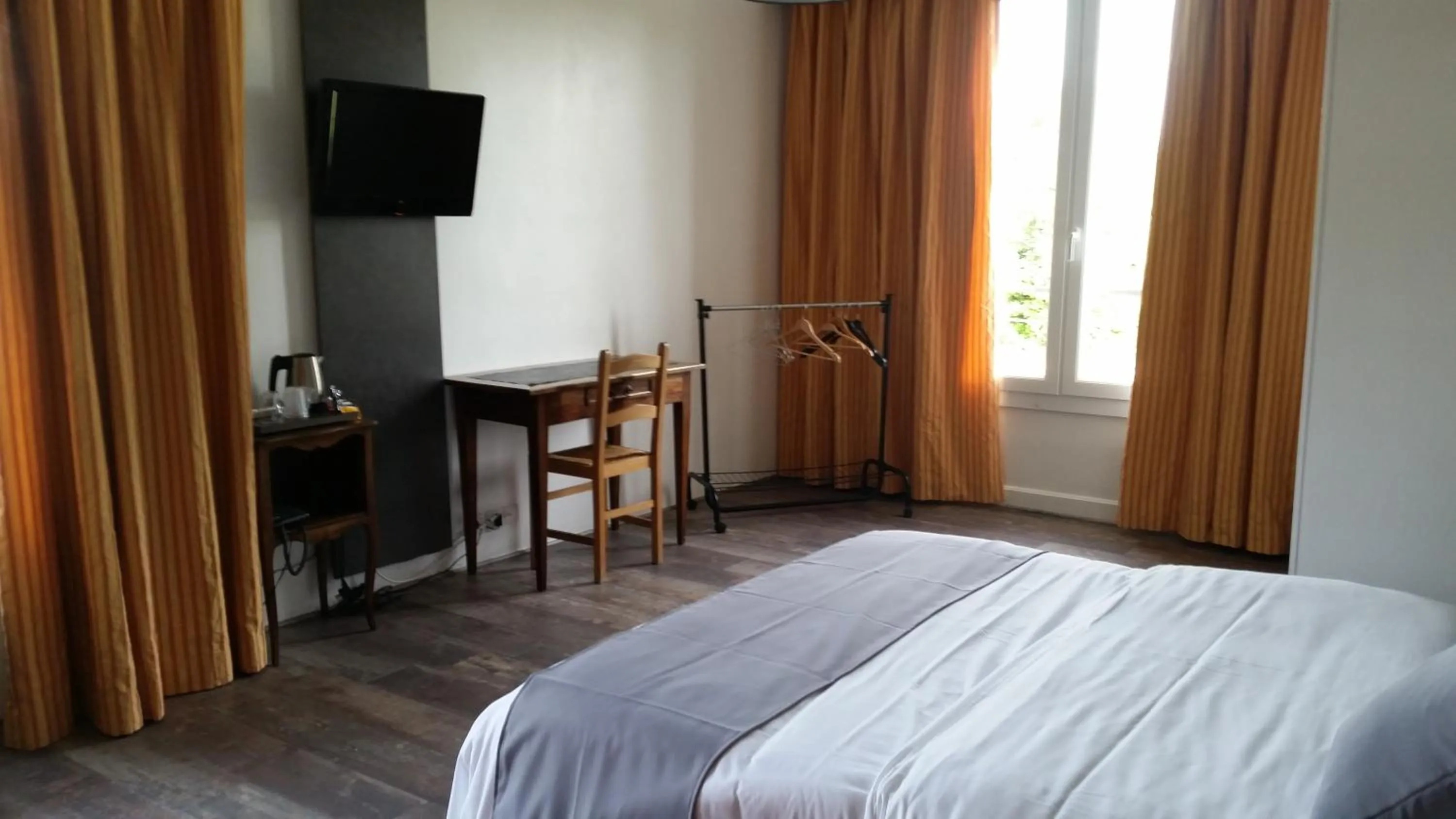 Bedroom, Bed in Logis Hôtel Restaurant Les Aubuns