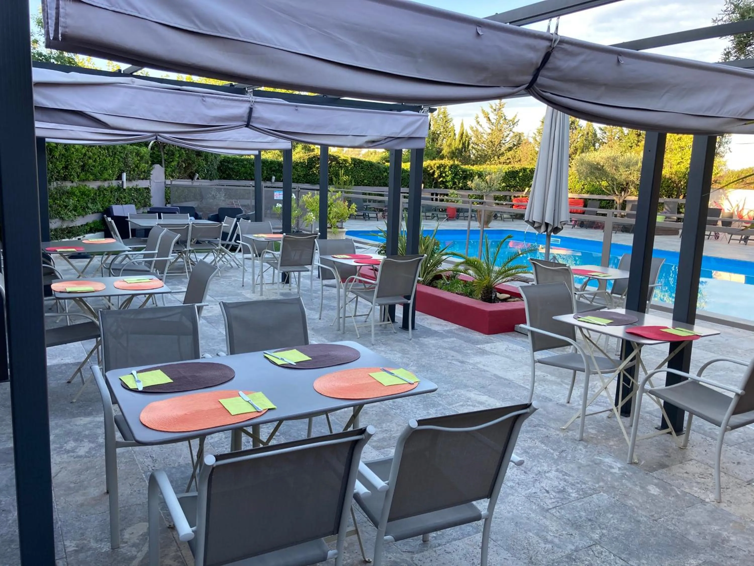 Restaurant/places to eat in Logis Hôtel Restaurant Les Aubuns