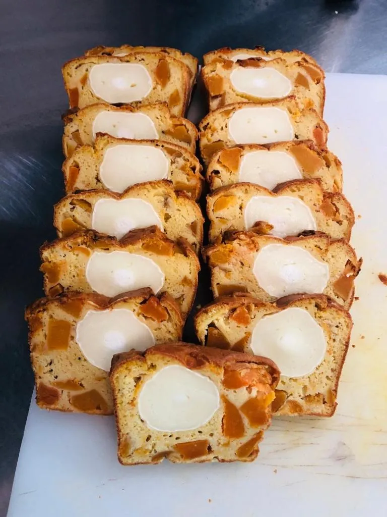 Food and drinks in Logis Hôtel Restaurant Les Aubuns