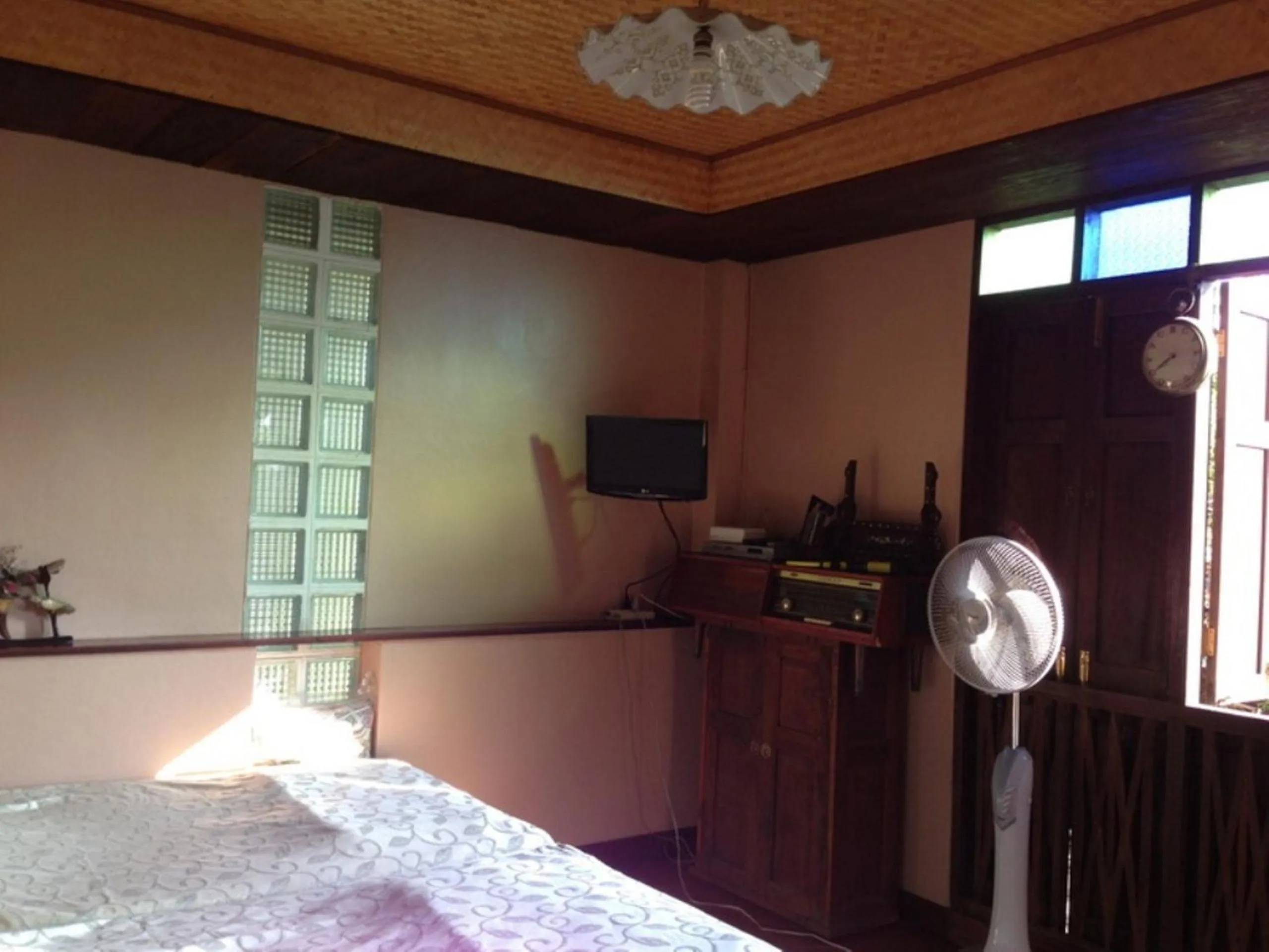 TV and multimedia, Bed in Ayothaya Riverside House