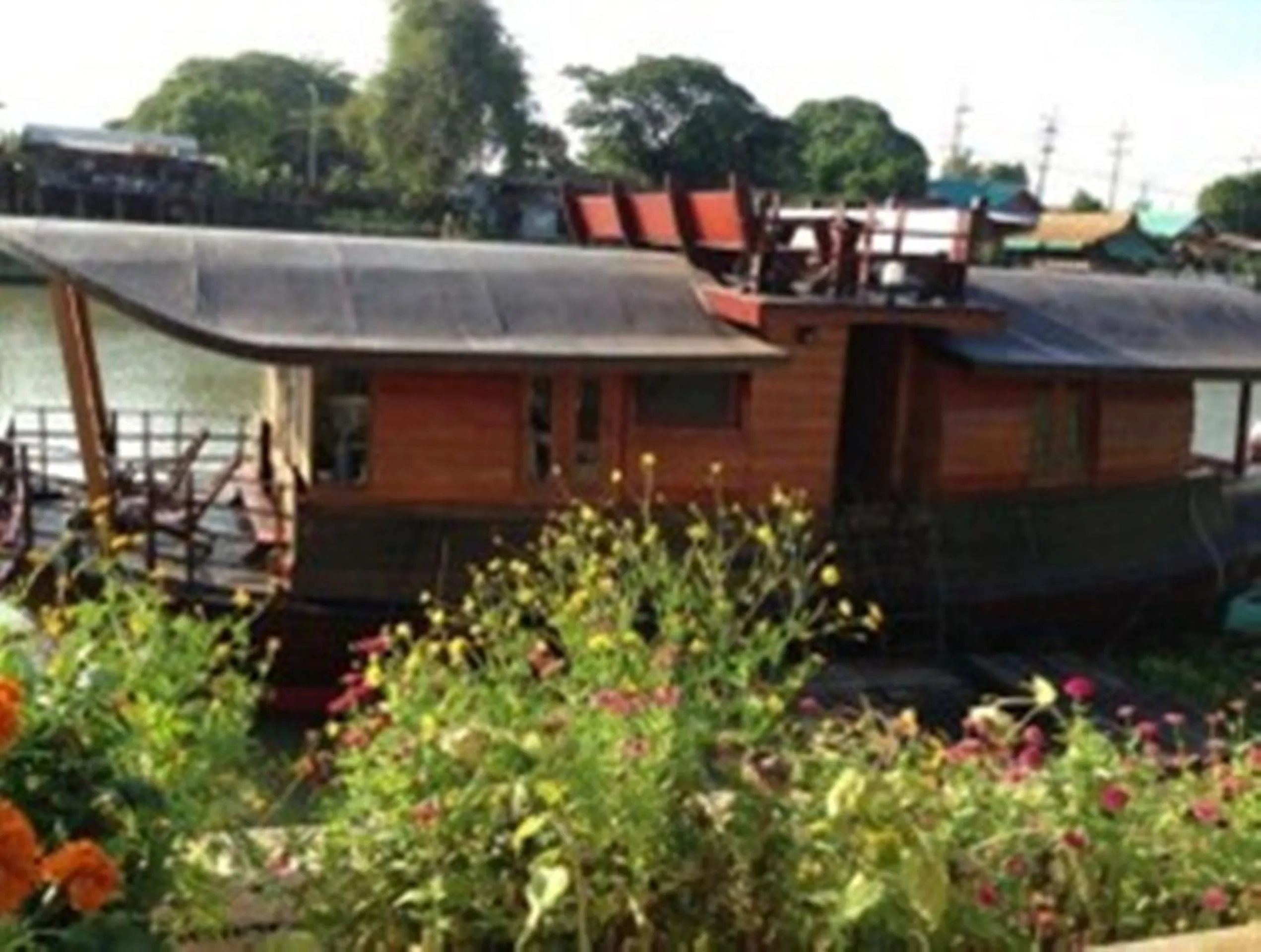 Area and facilities in Ayothaya Riverside House