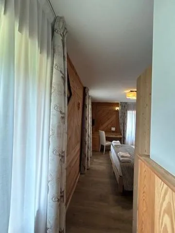 Bed in Edelweiss Hotel Champoluc