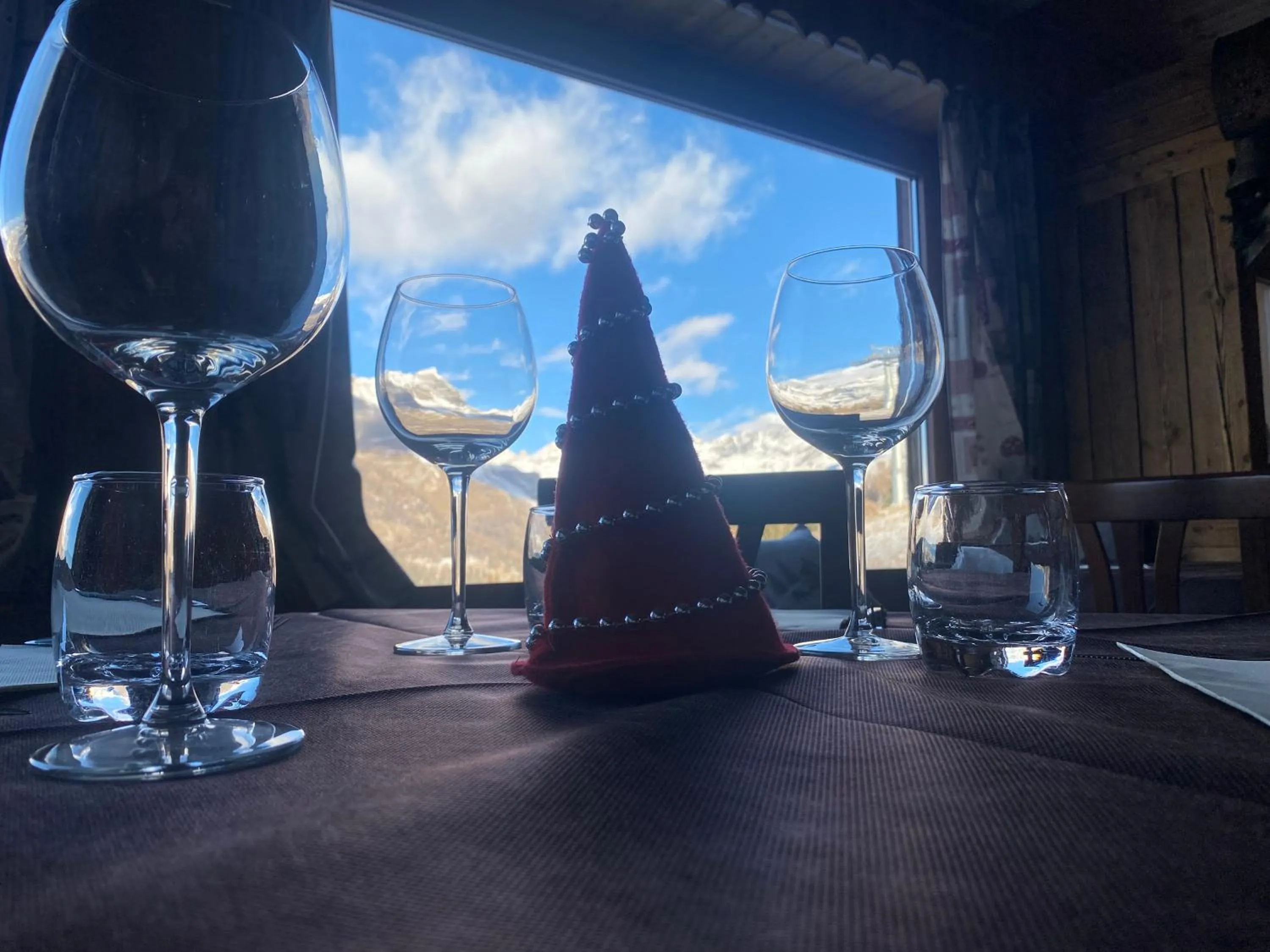 Communal lounge/ TV room in Edelweiss Hotel Champoluc