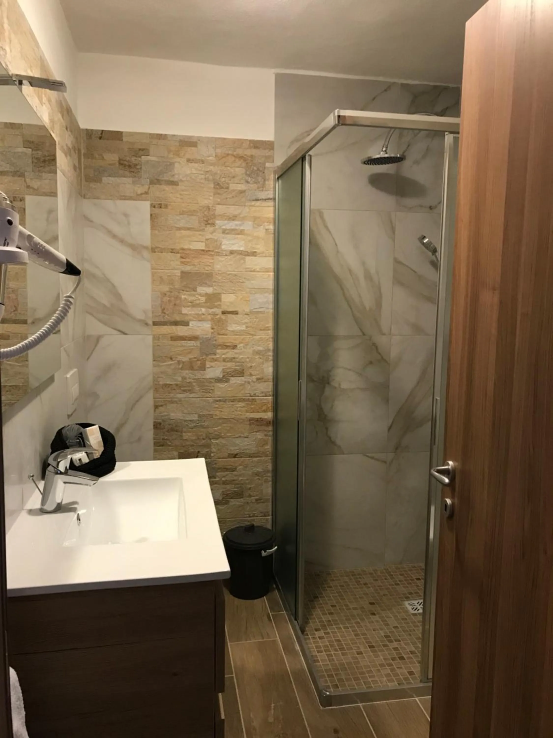 Bathroom in Edelweiss Hotel Champoluc