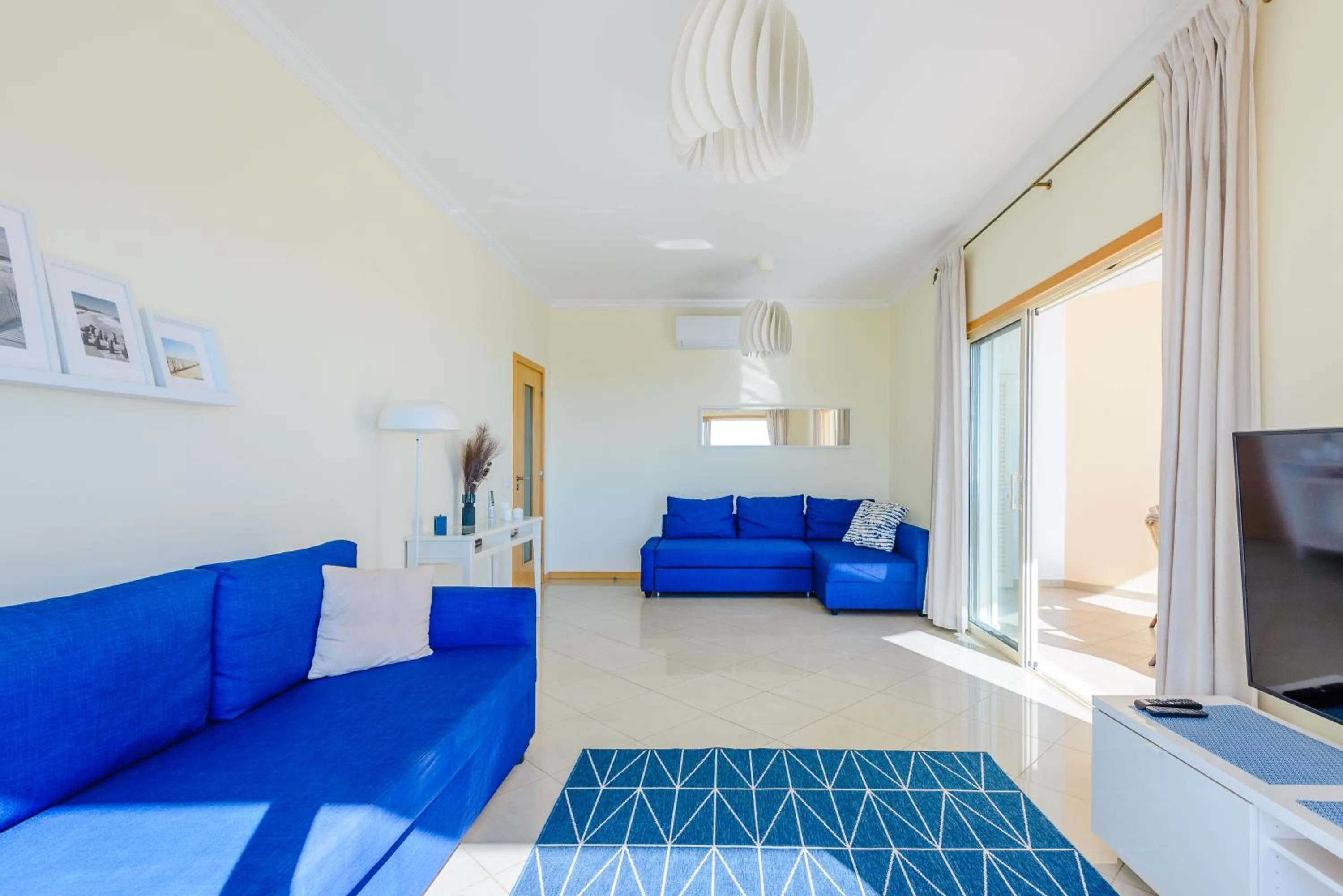 Communal lounge/ TV room in BnB Homes Ocean view Apartment with 3 spacious Terraces, 2 Swimming pools & Tennis court