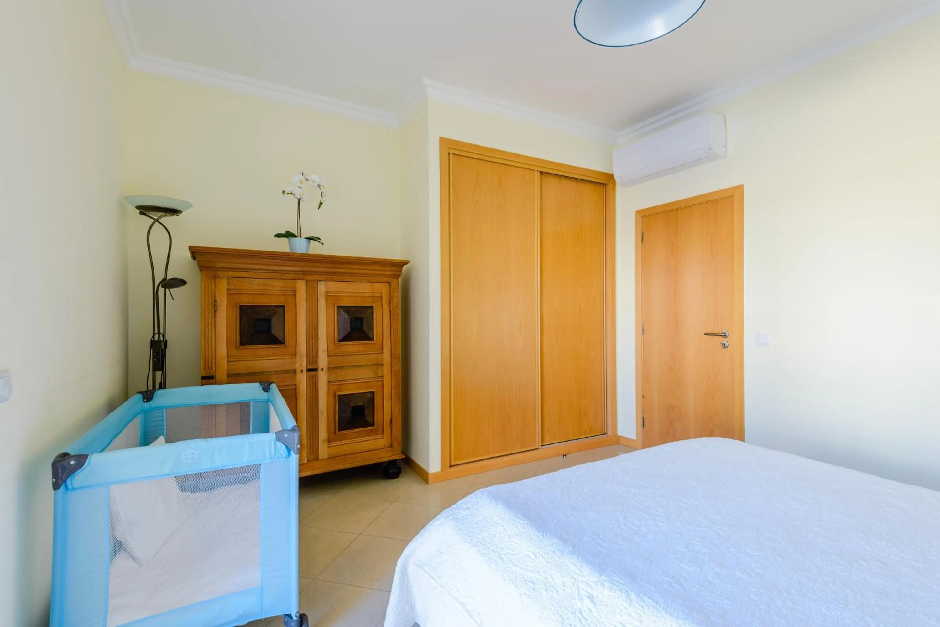 Communal lounge/ TV room, Bed in BnB Homes Ocean view Apartment with 3 spacious Terraces, 2 Swimming pools & Tennis court
