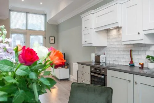 5 Star - The Ulsterville Residences - Free On-site Parking