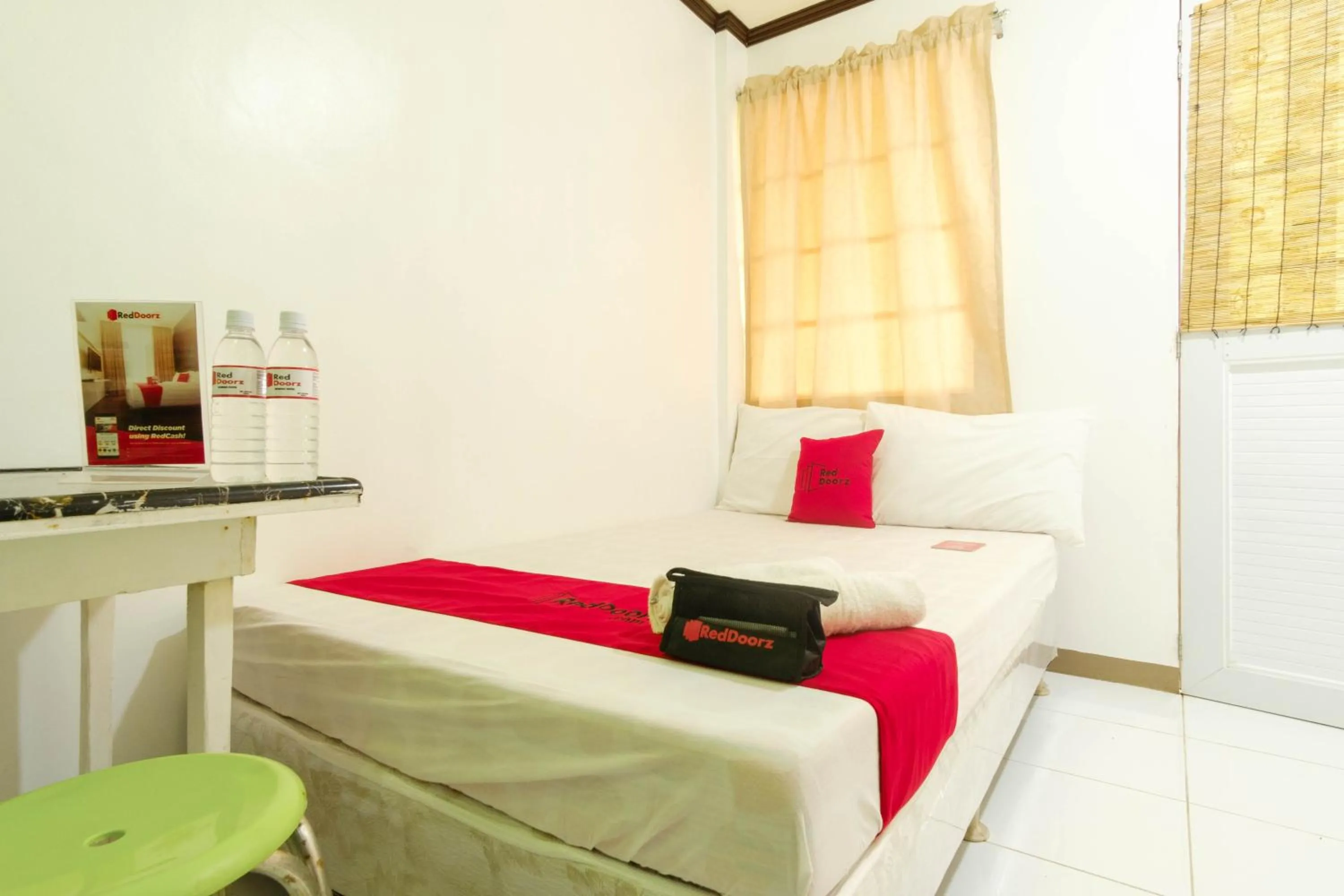 Bed in RedDoorz @ Prince JB Beach Resort Zambales