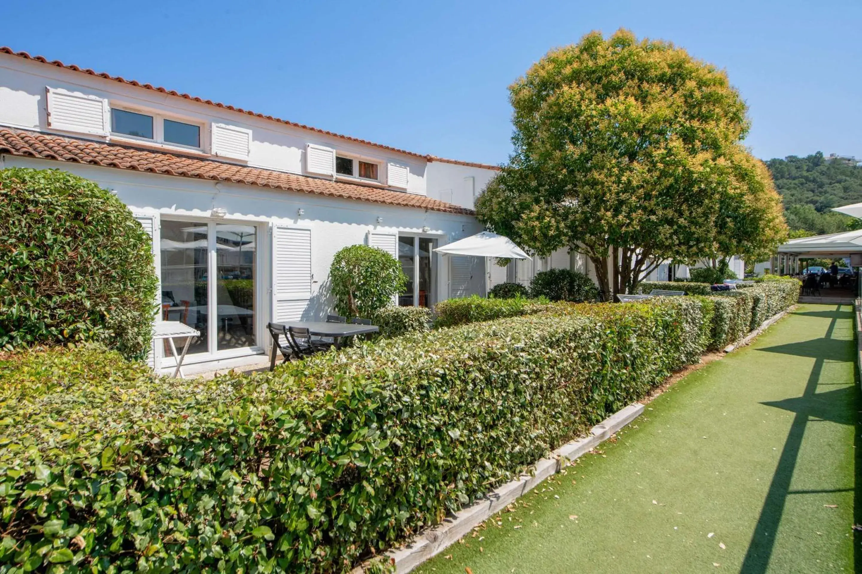 Property building in Comfort Aparthotel Mandelieu la Napoule Village Property building in Comfort Aparthotel Mandelieu la Napoule Village