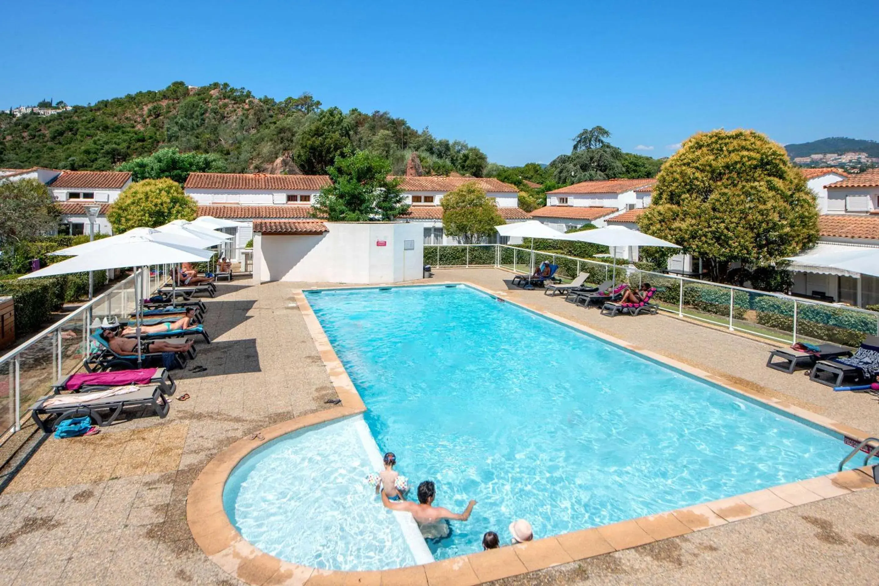 Swimming pool in Comfort Aparthotel Mandelieu la Napoule Village Swimming pool in Comfort Aparthotel Mandelieu la Napoule Village