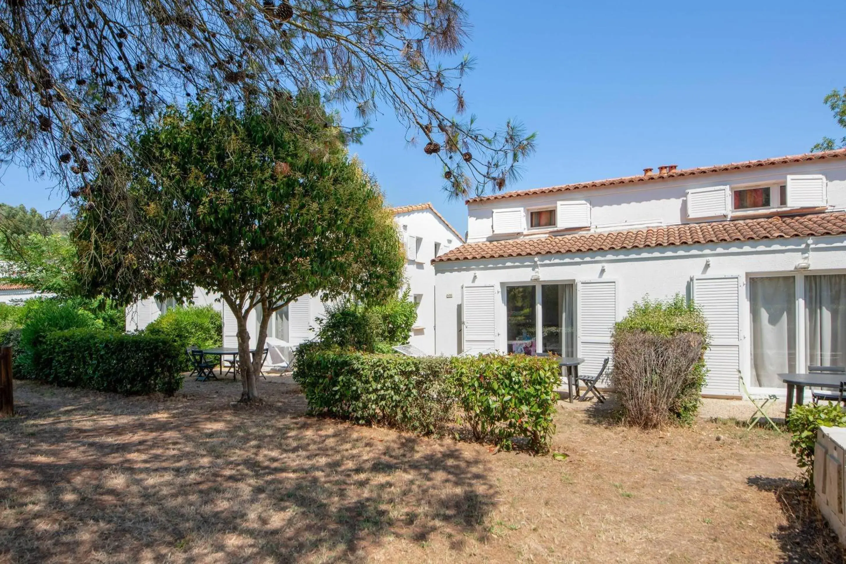 Property building in Comfort Aparthotel Mandelieu la Napoule Village Property building in Comfort Aparthotel Mandelieu la Napoule Village