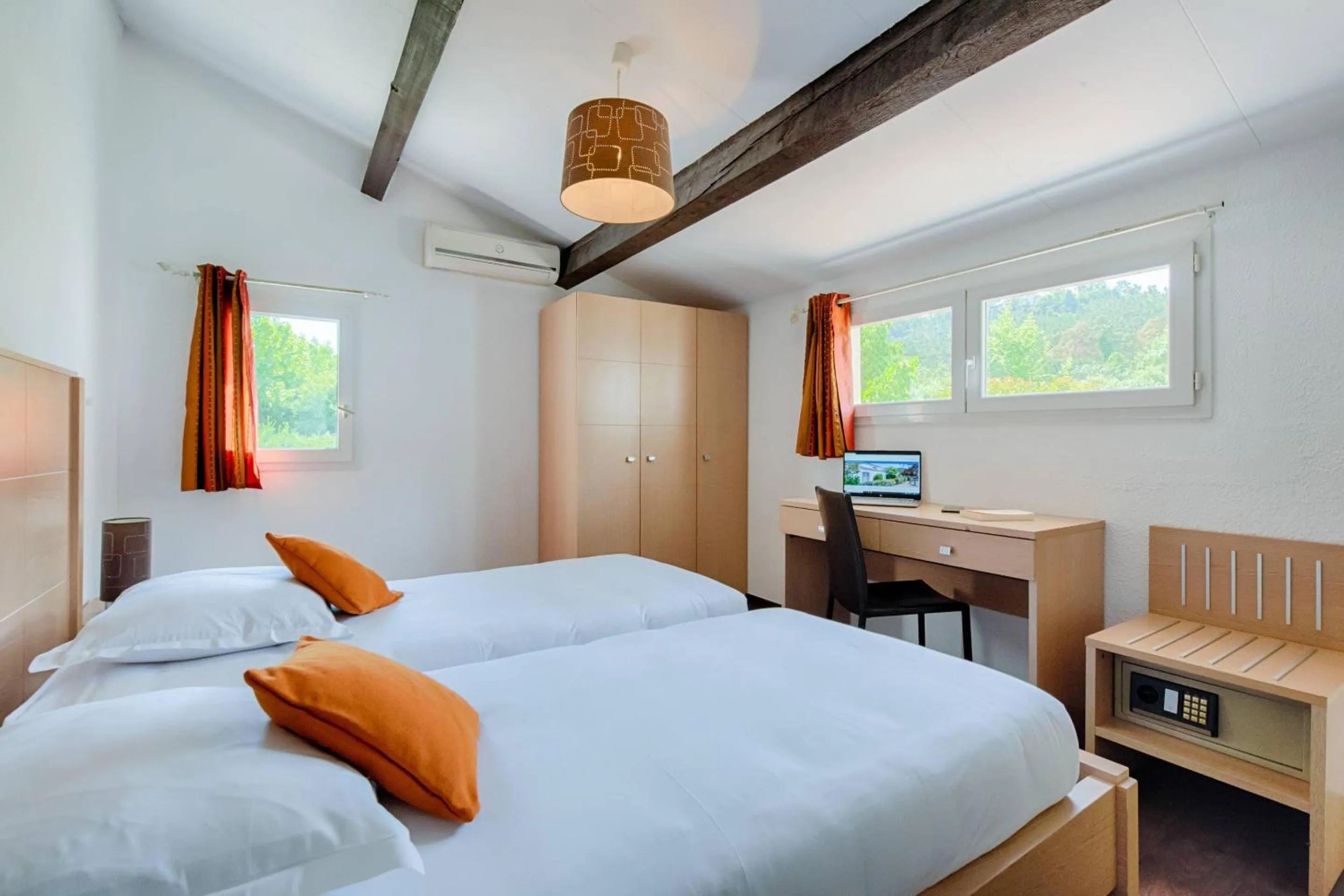 Bedroom, Bed in Comfort Aparthotel Mandelieu la Napoule Village