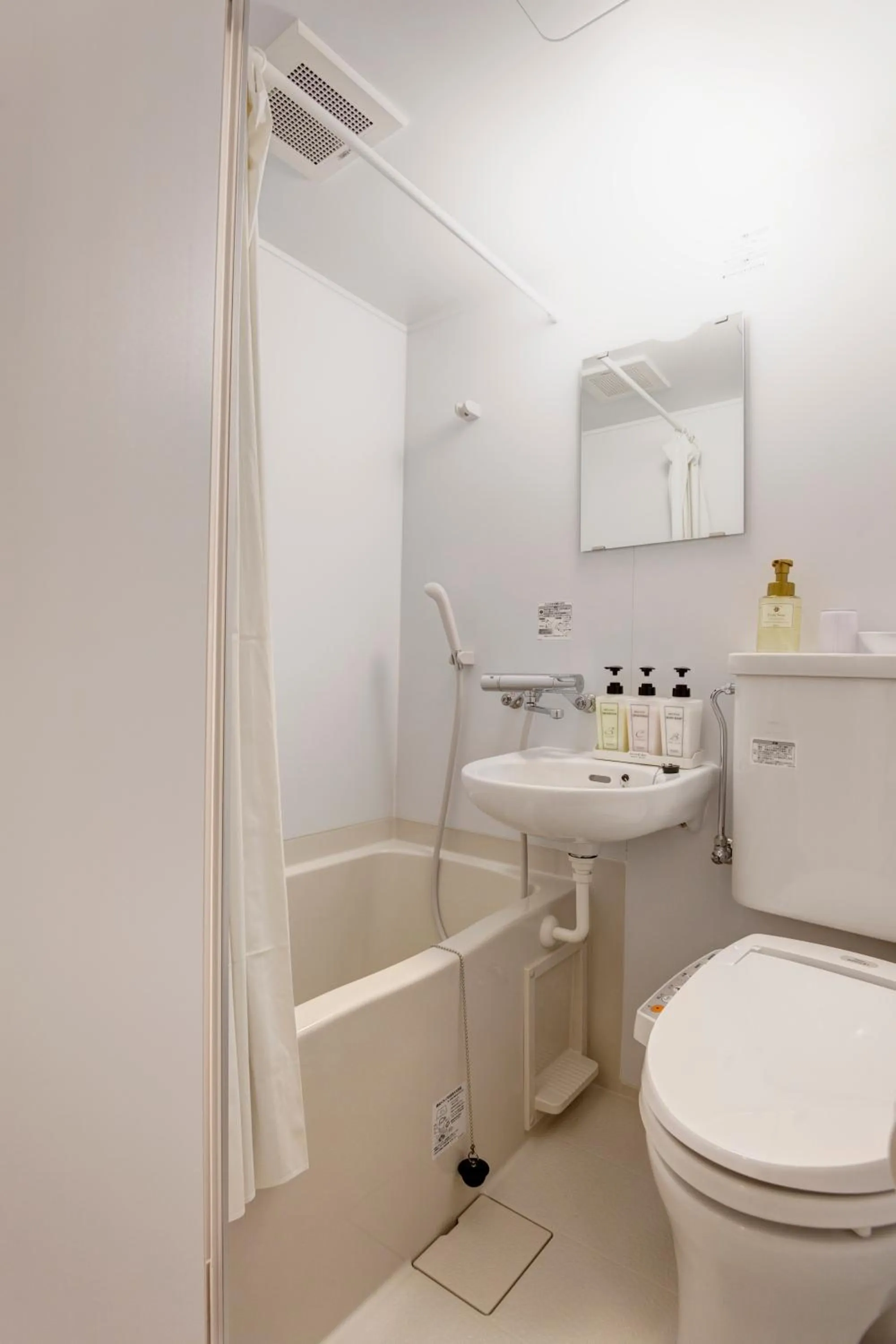 Shower in Community & Spa Naha Central Hotel