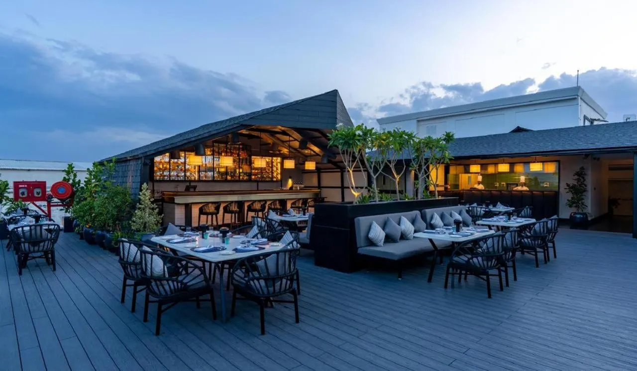 Restaurant/places to eat in The Residency Towers Puducherry