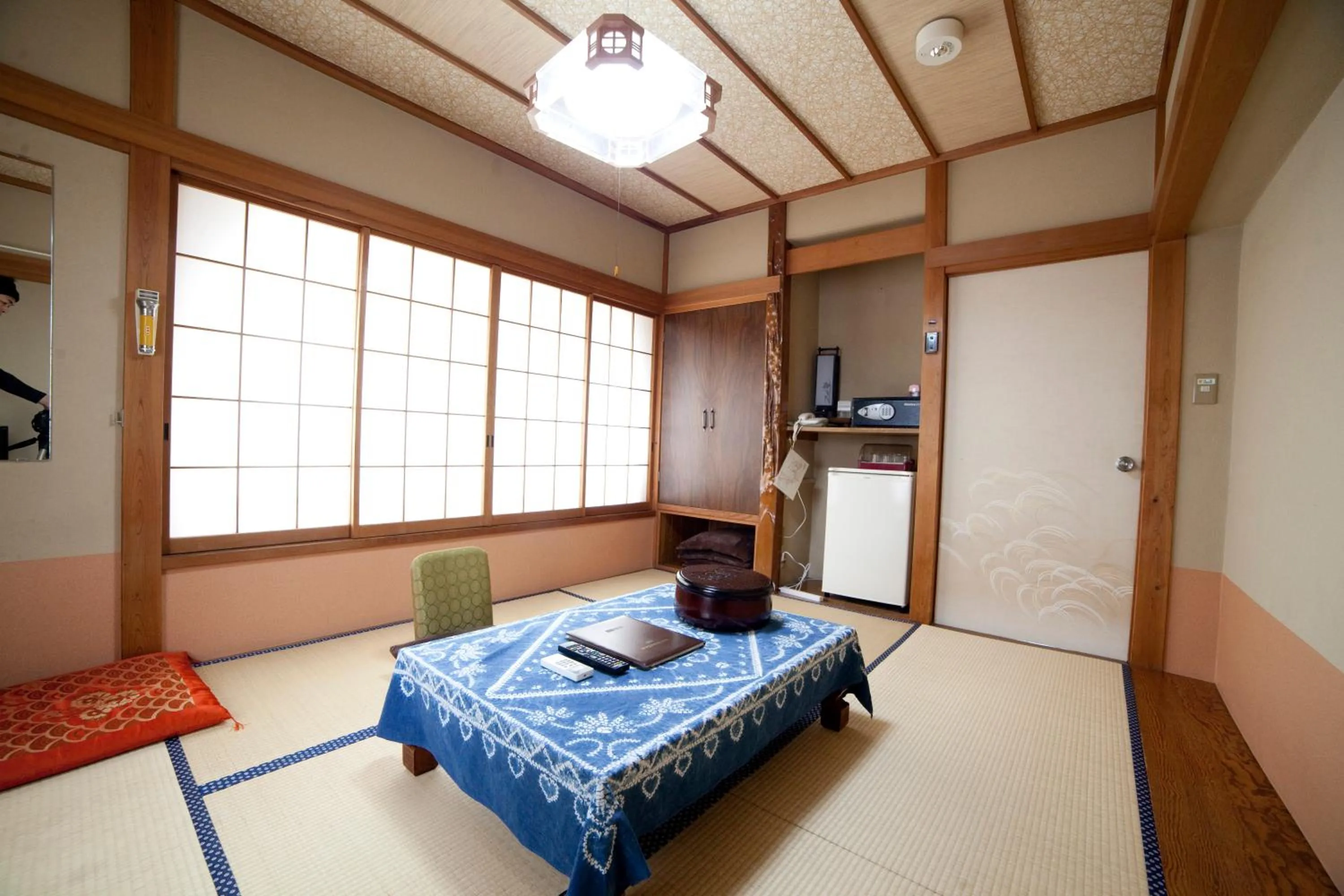 Photo of the whole room, Bed in Hinodeya