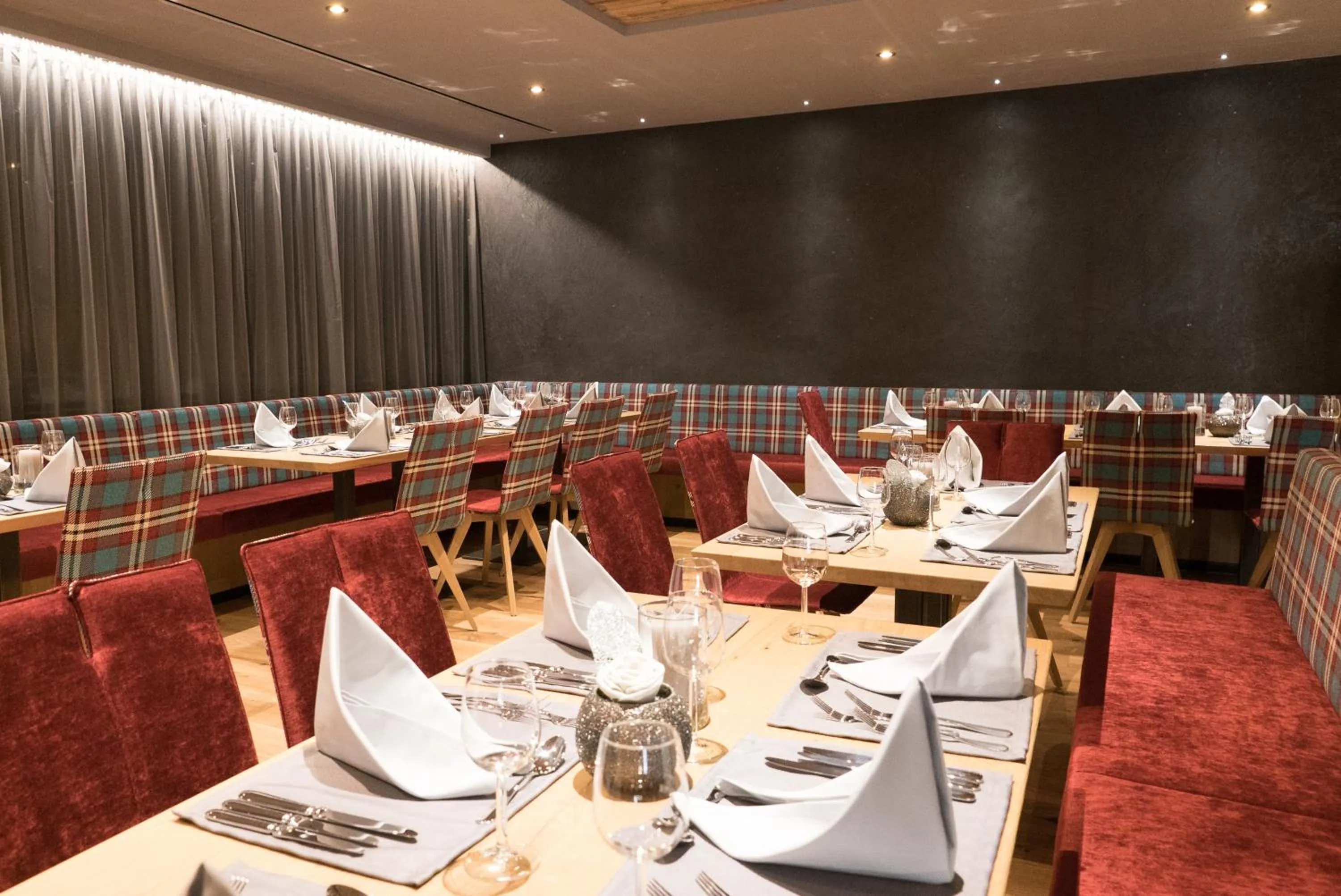 Restaurant/places to eat in Suites Nauders by mein Almhof Superior