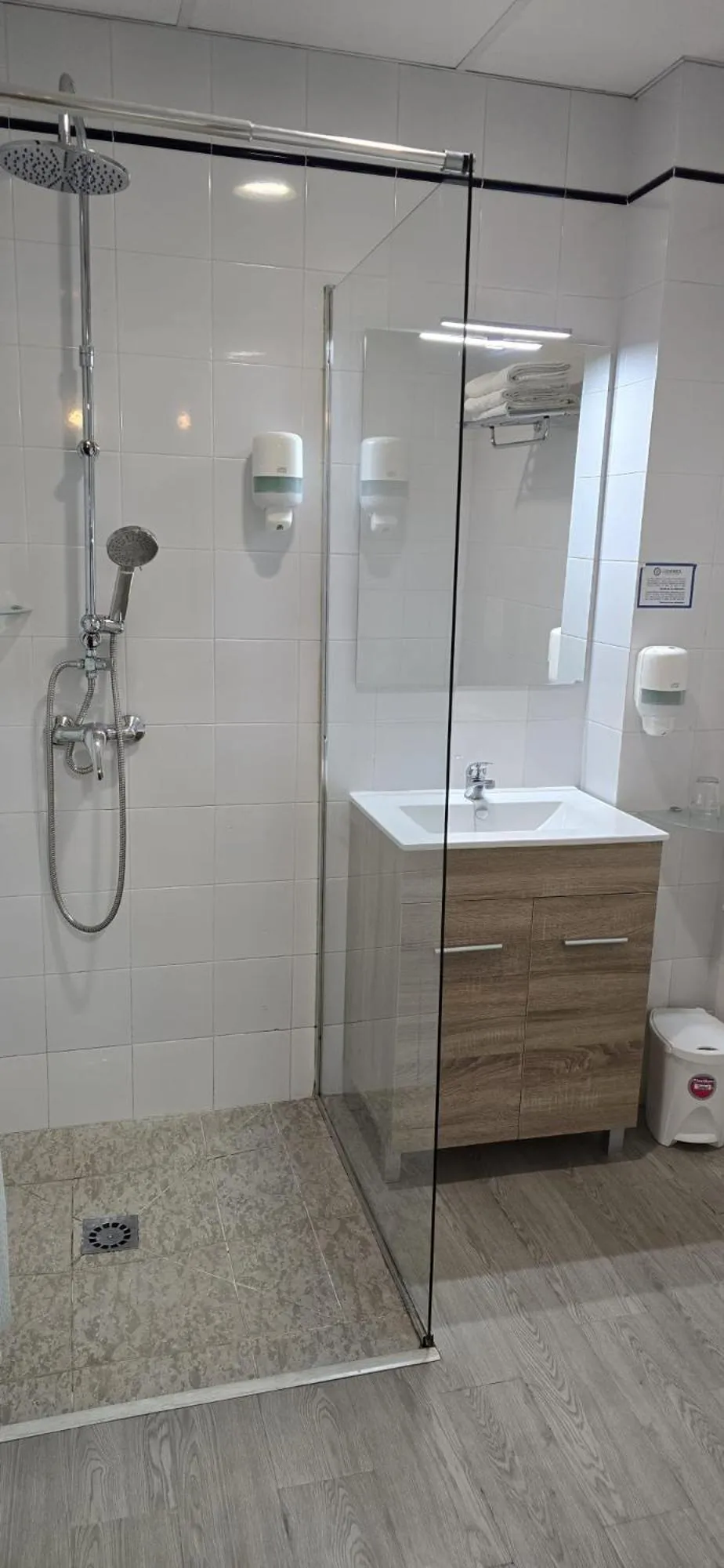 Bathroom in Candisol Cozy Inns