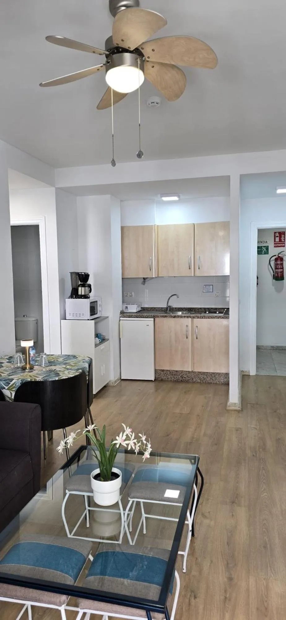 Dining area in Candisol Cozy Inns