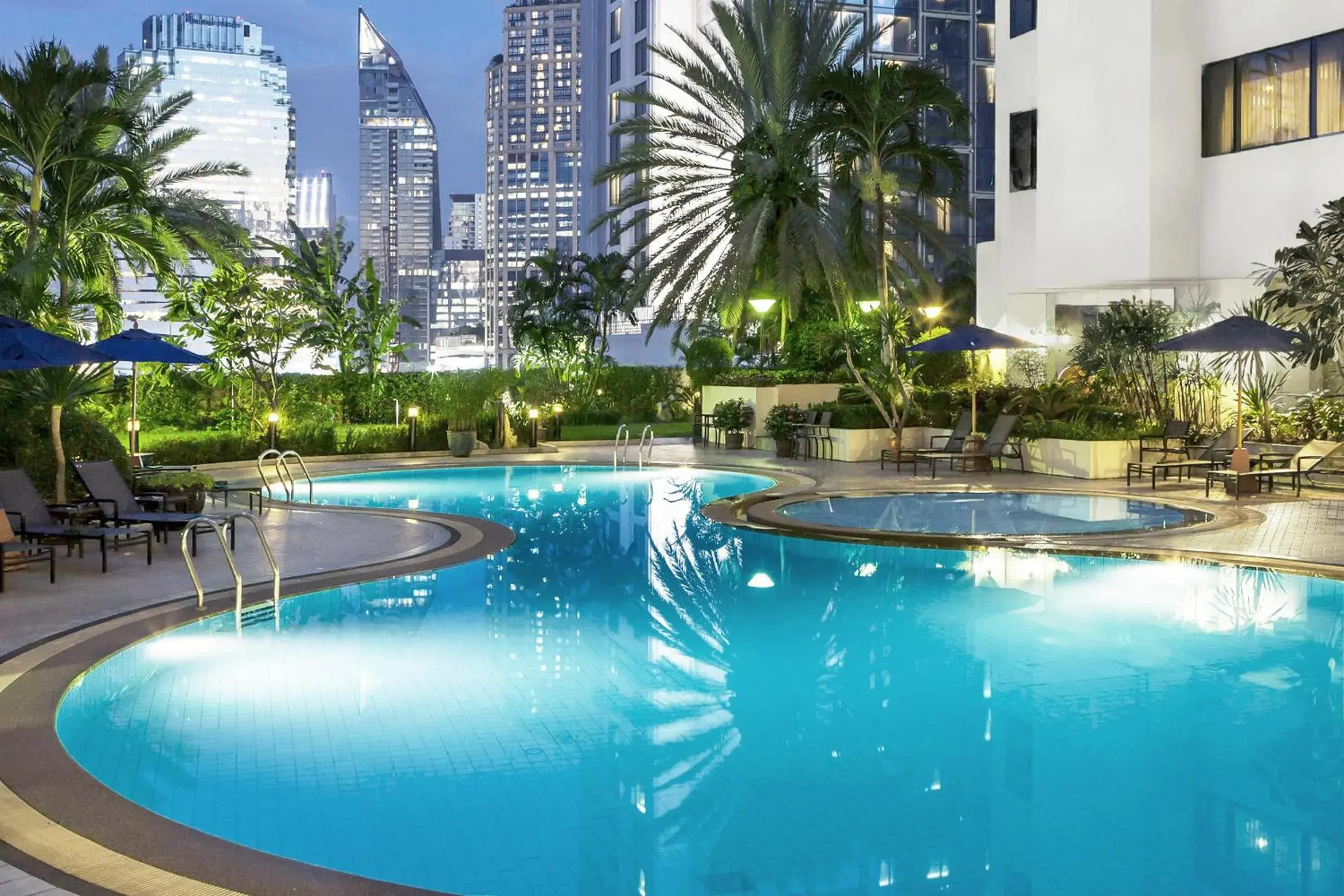 Swimming pool in Rembrandt Residences Bangkok Swimming pool in Rembrandt Residences Bangkok