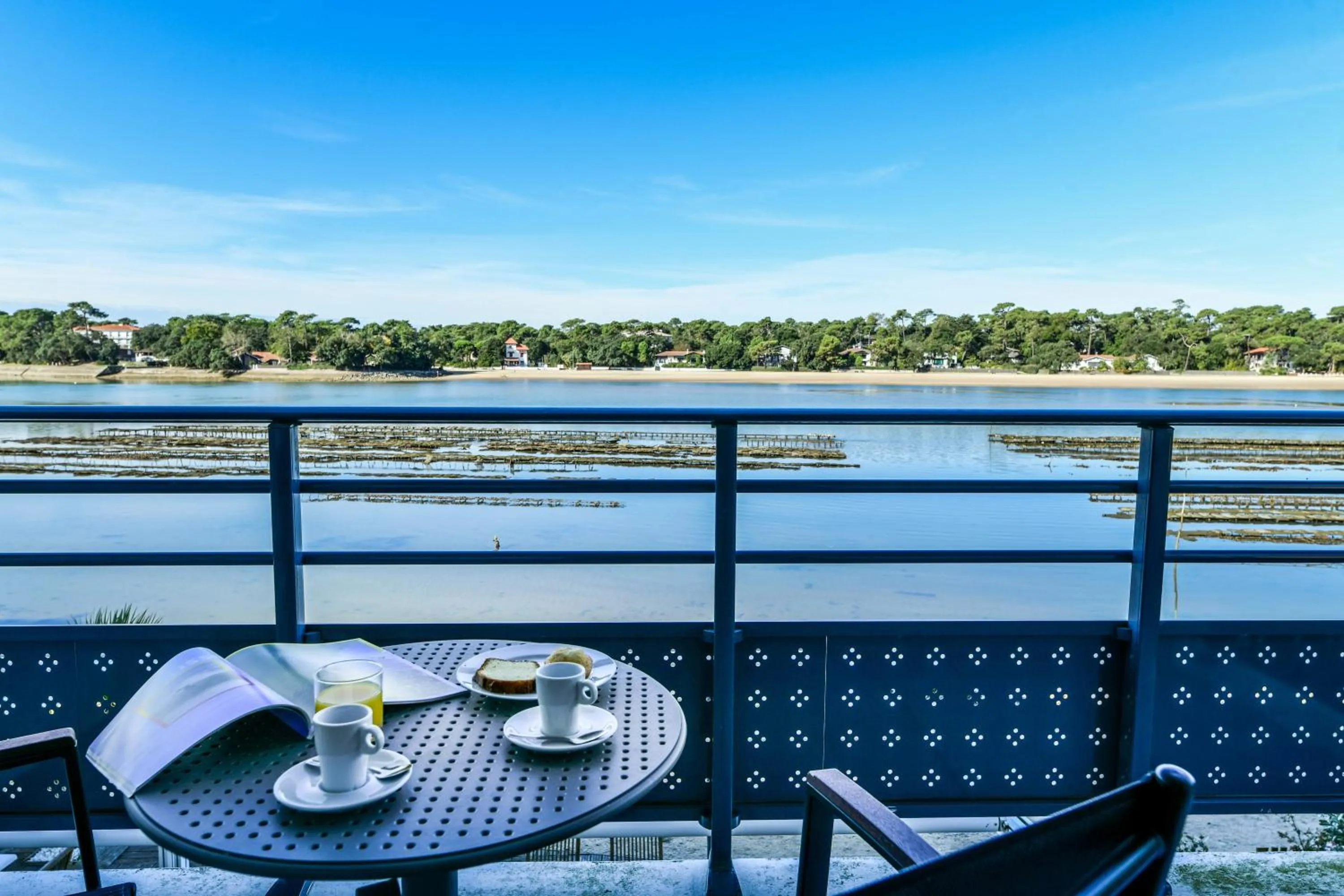 Day in Hotel Le Pavillon Bleu