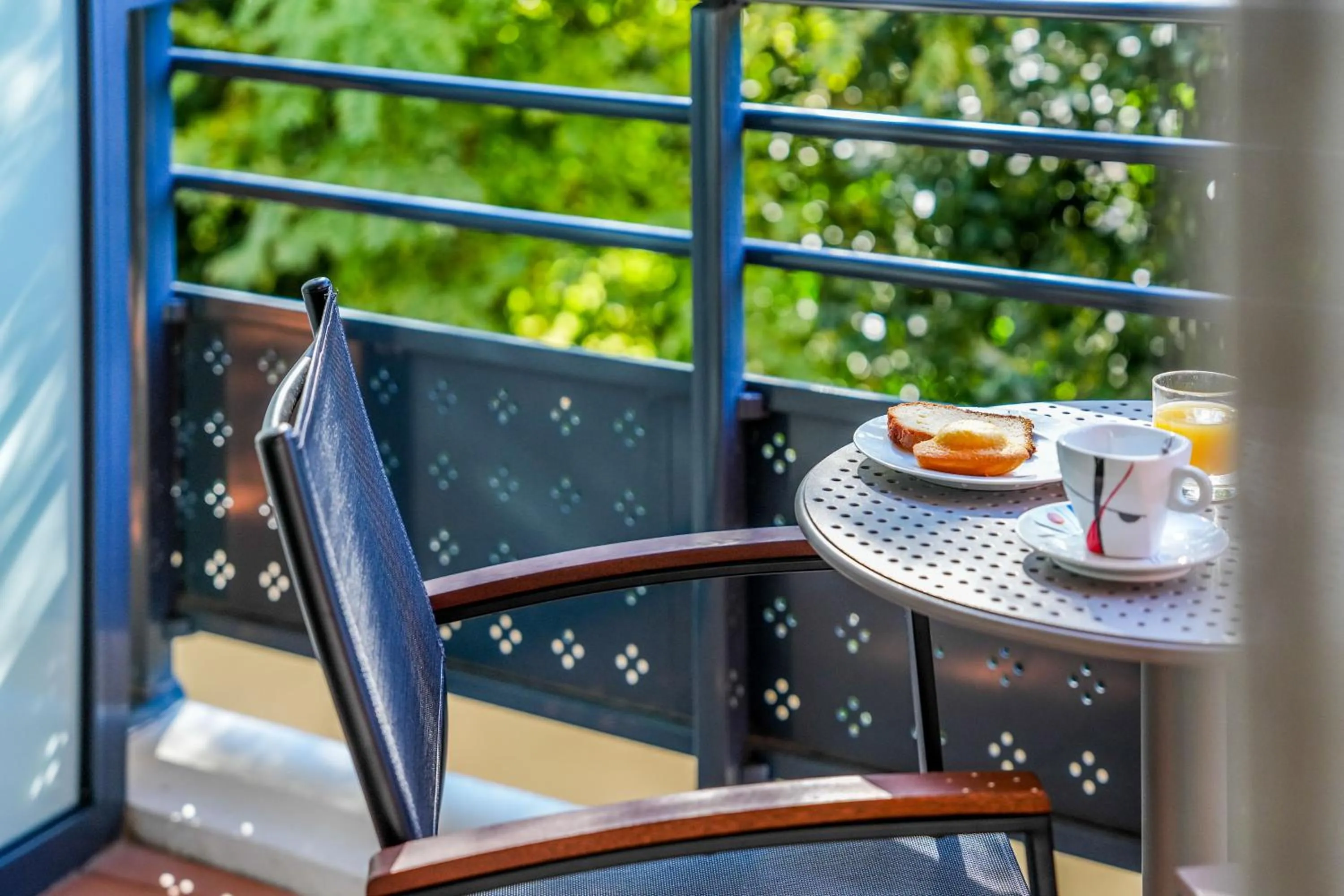 Balcony/Terrace in Hotel Le Pavillon Bleu
