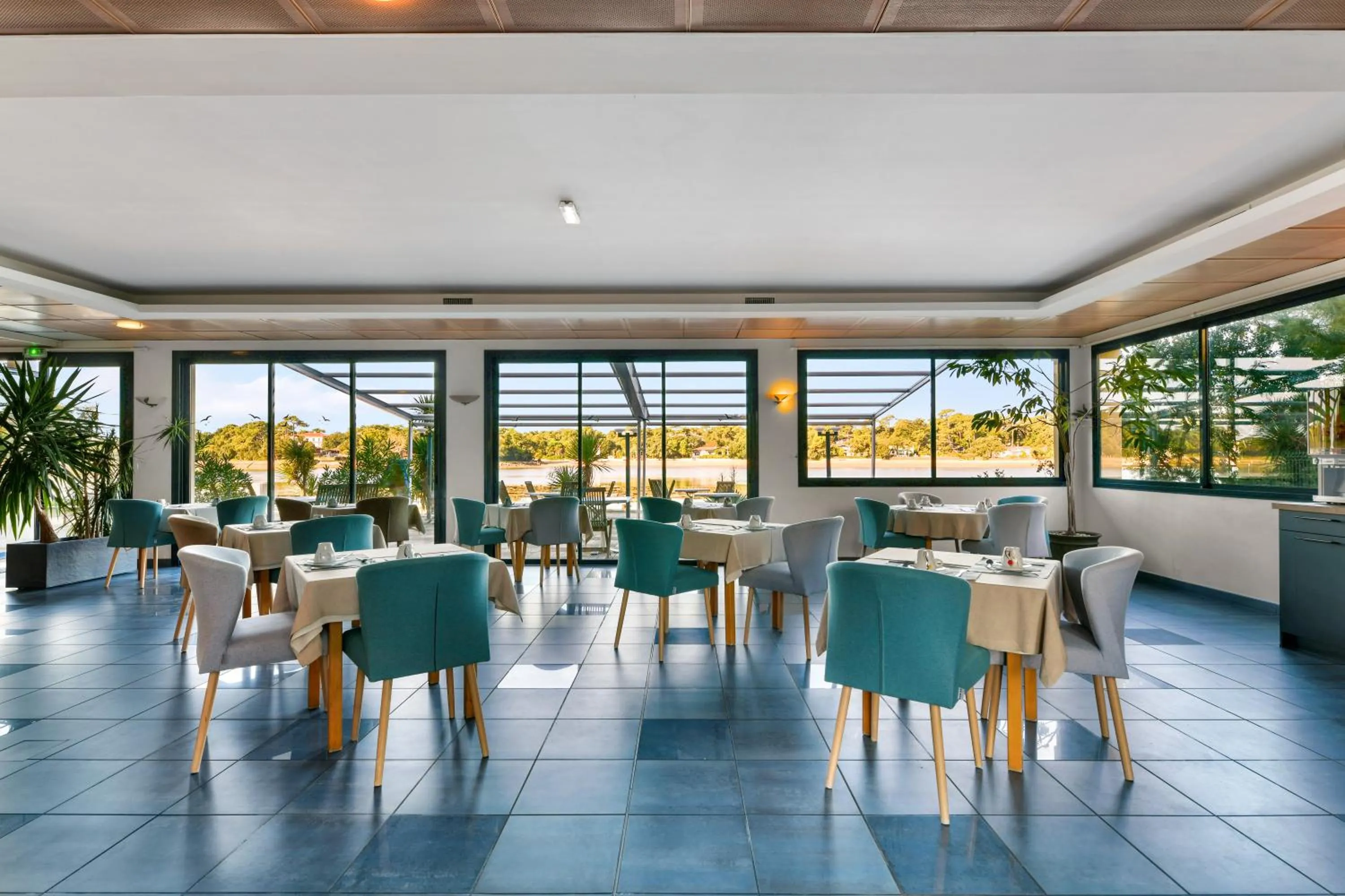 Breakfast in Hotel Le Pavillon Bleu