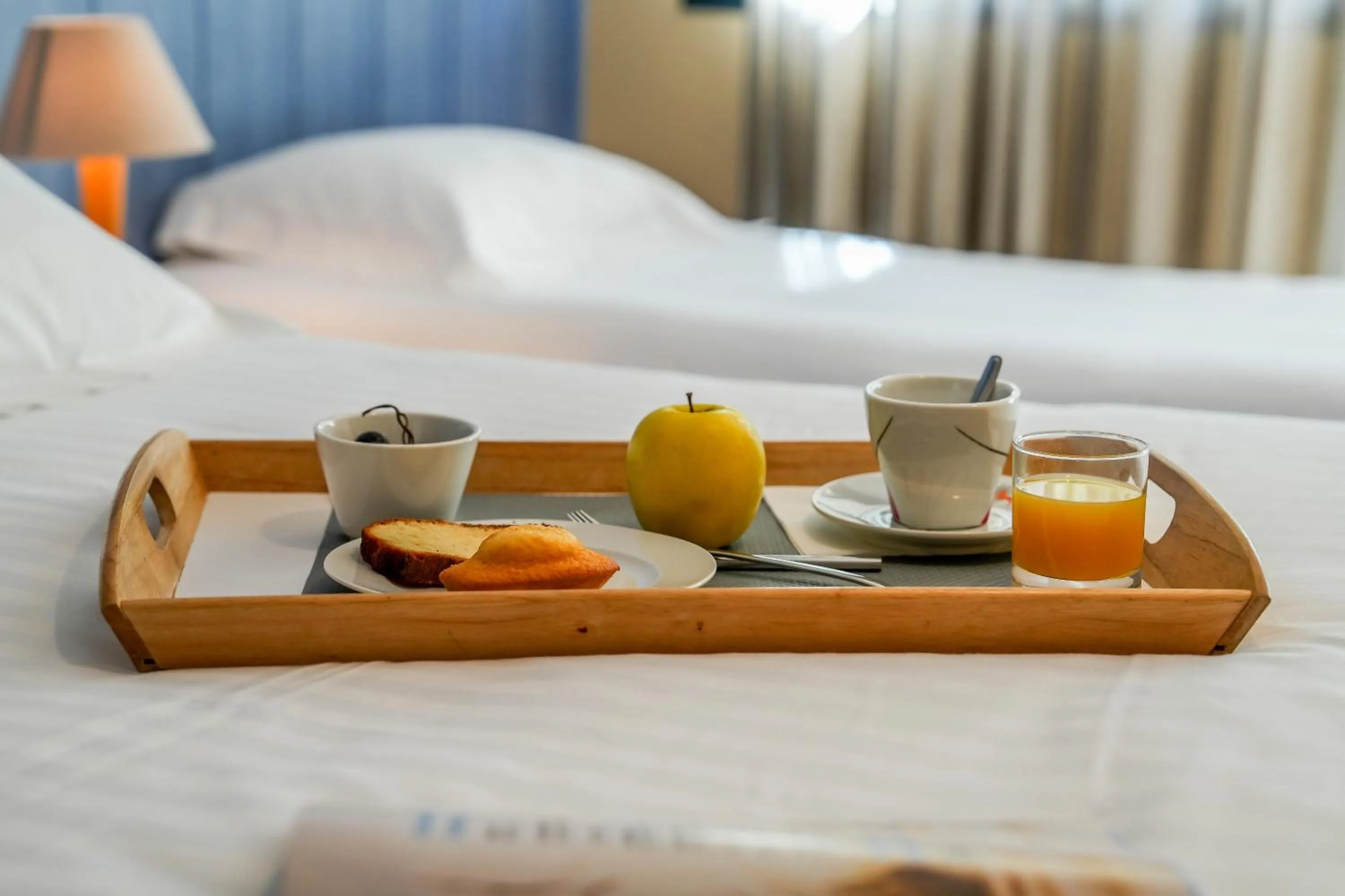 Bedroom, Bed in Hotel Le Pavillon Bleu