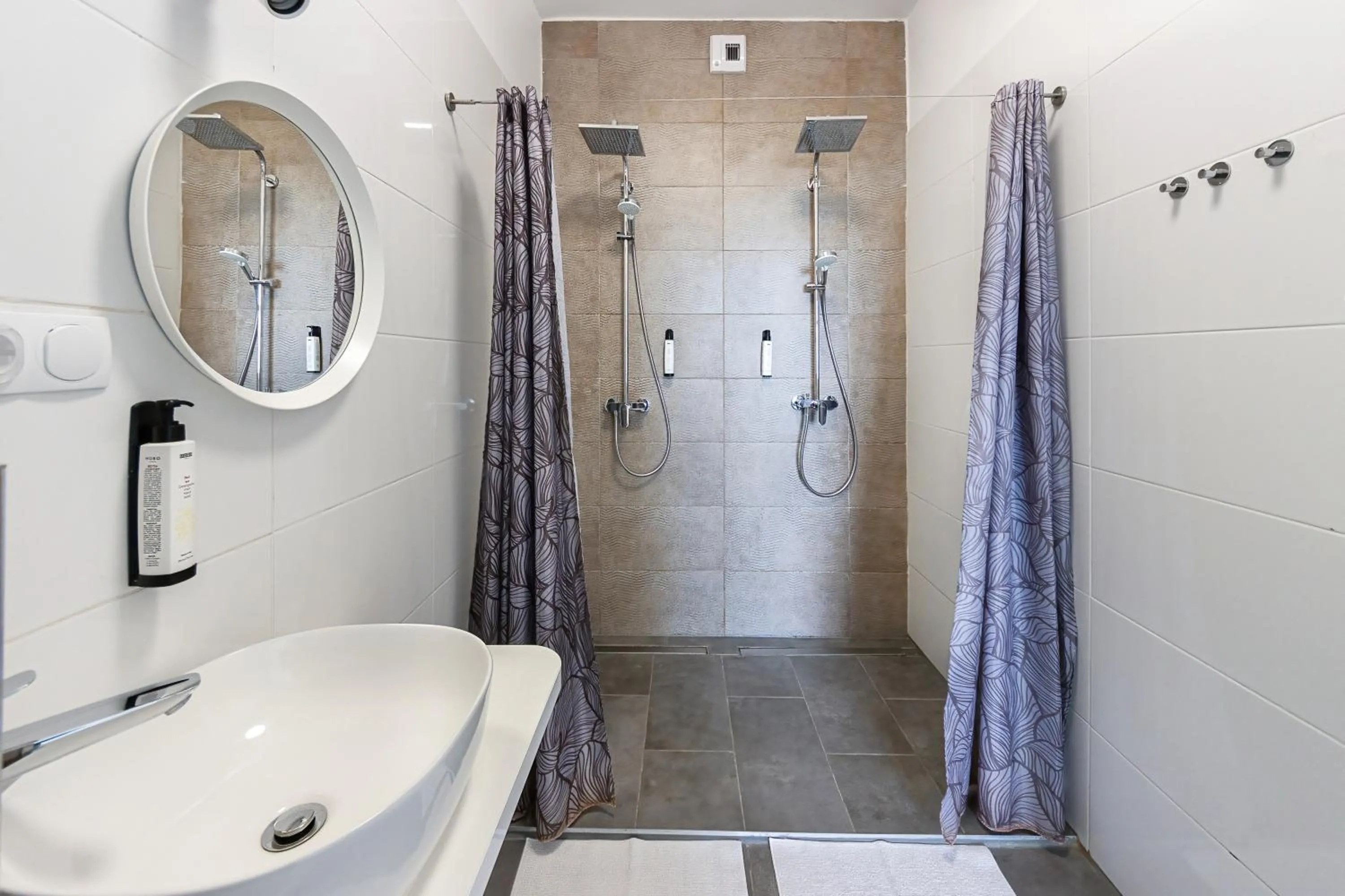 Toilet in PLAGE-ON Panzió