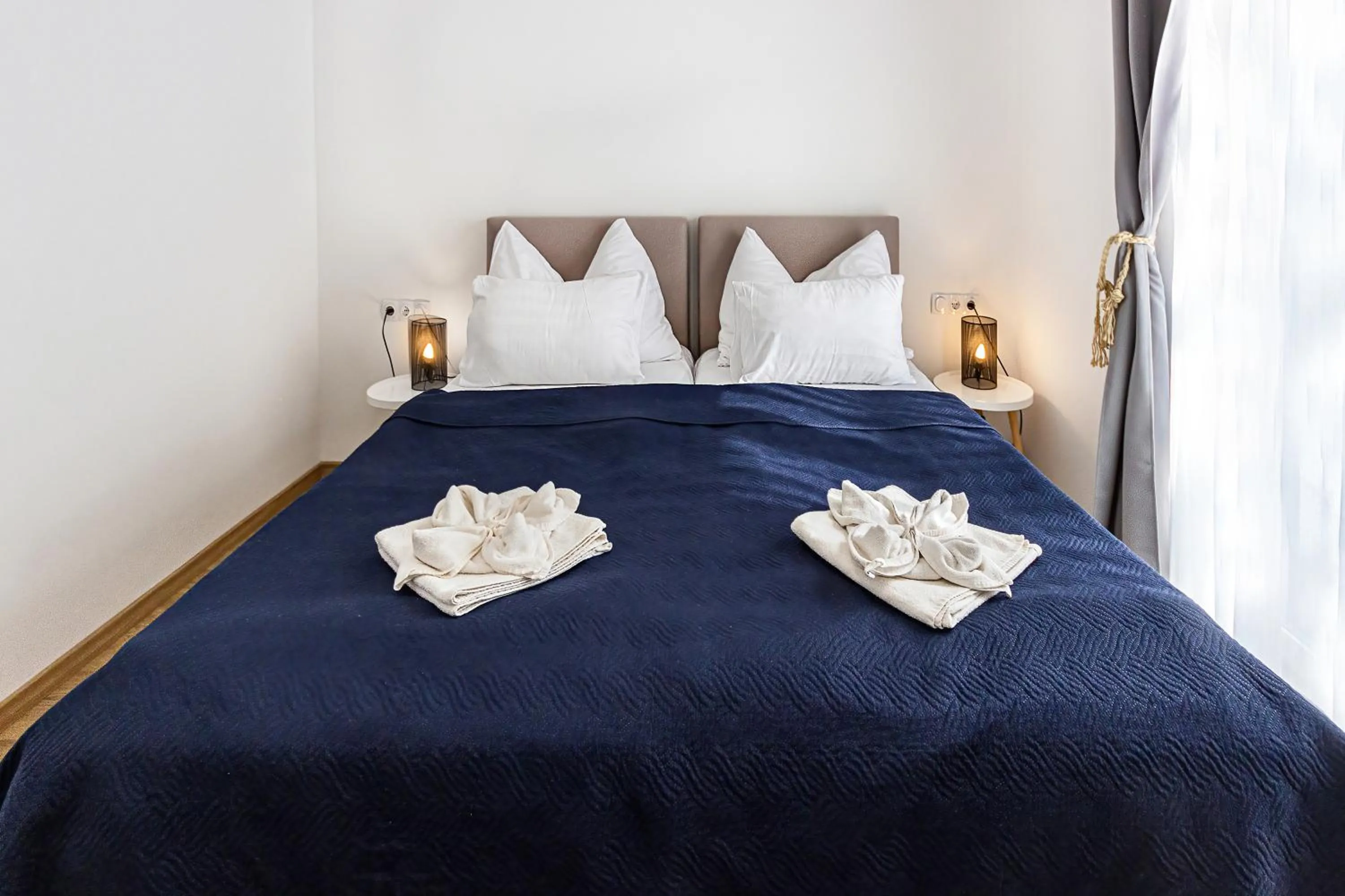 Bed in PLAGE-ON Panzió