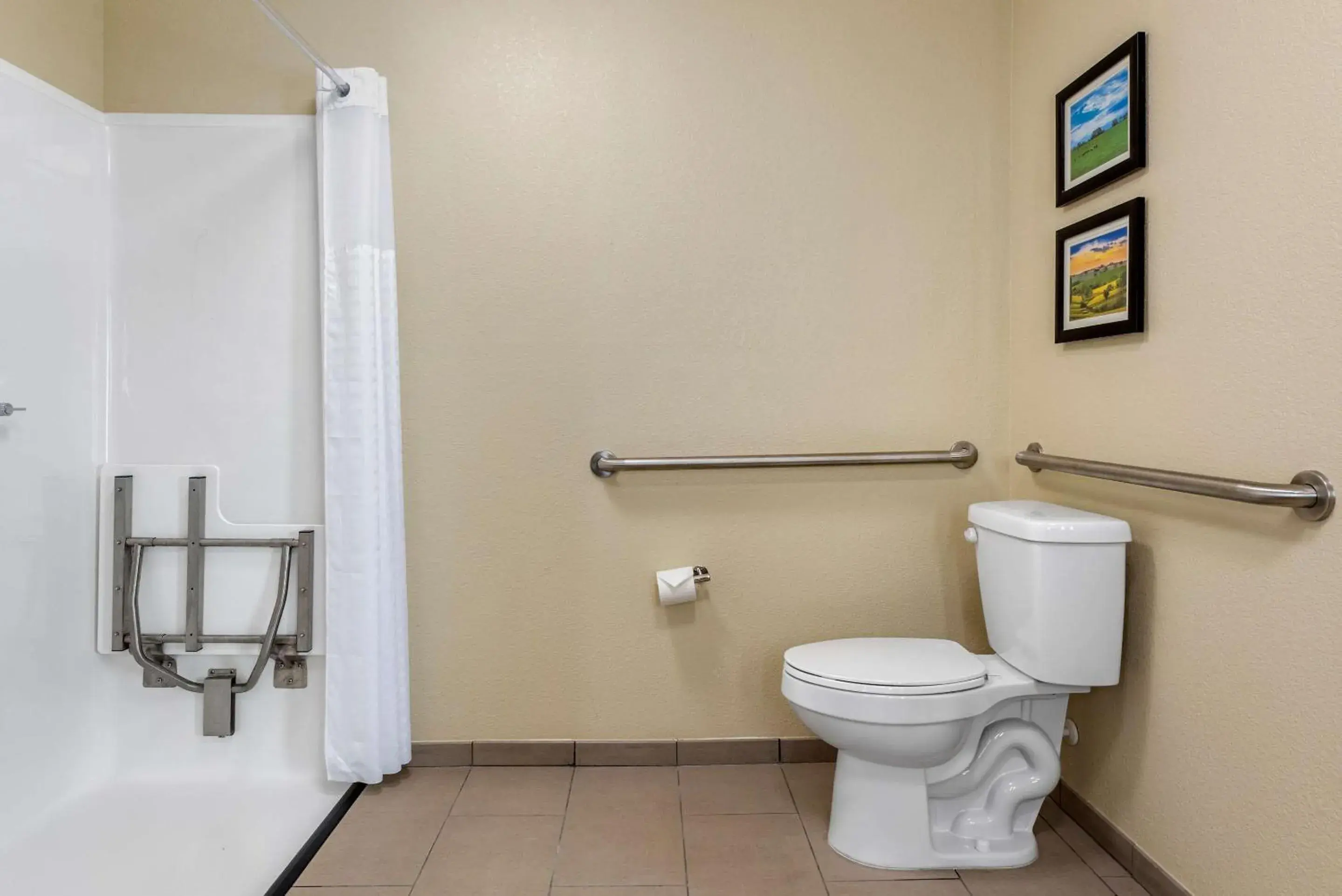 Photo of the whole room in Comfort Suites Dry Ridge Photo of the whole room in Comfort Suites Dry Ridge