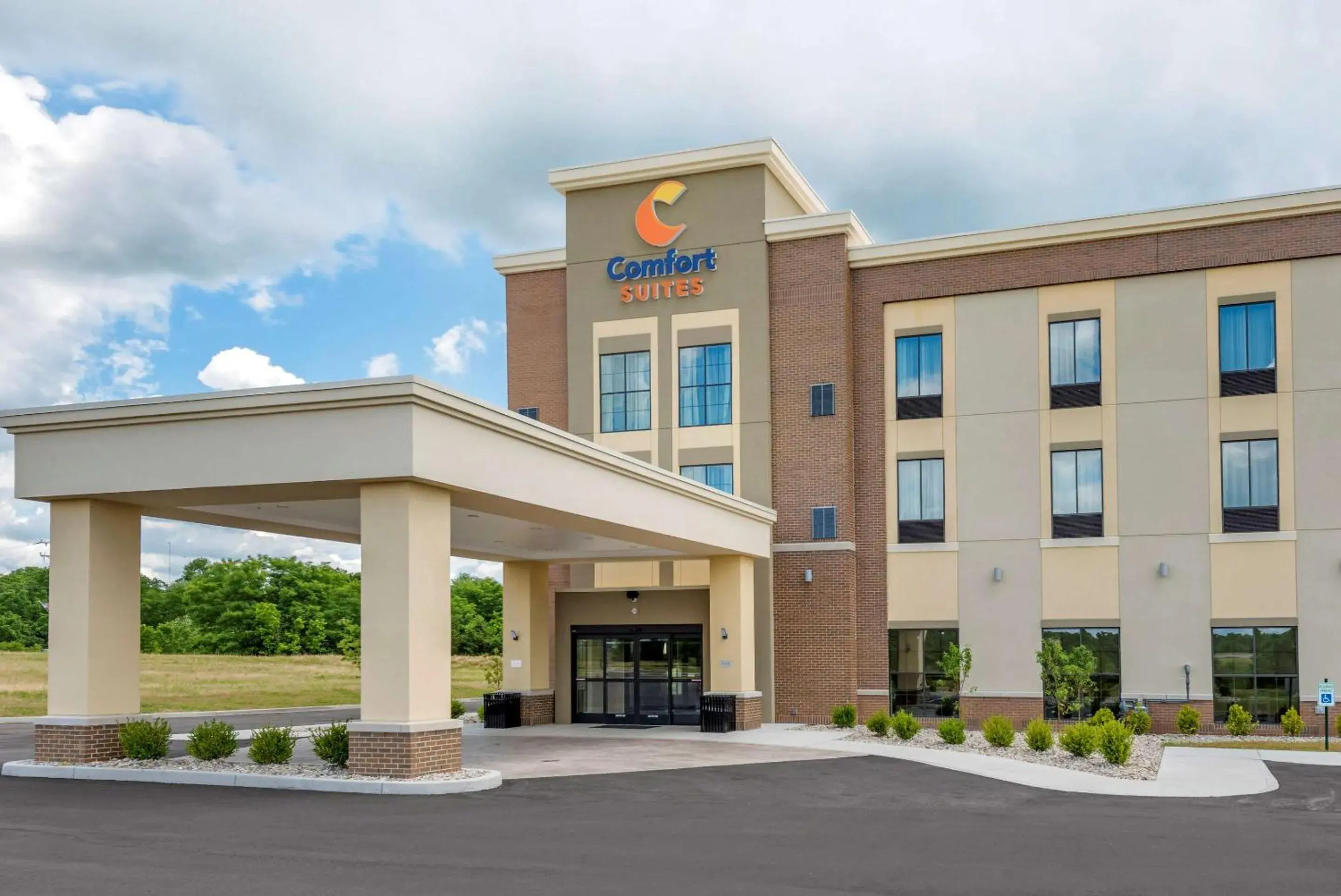 Property building in Comfort Suites Dry Ridge Property building in Comfort Suites Dry Ridge