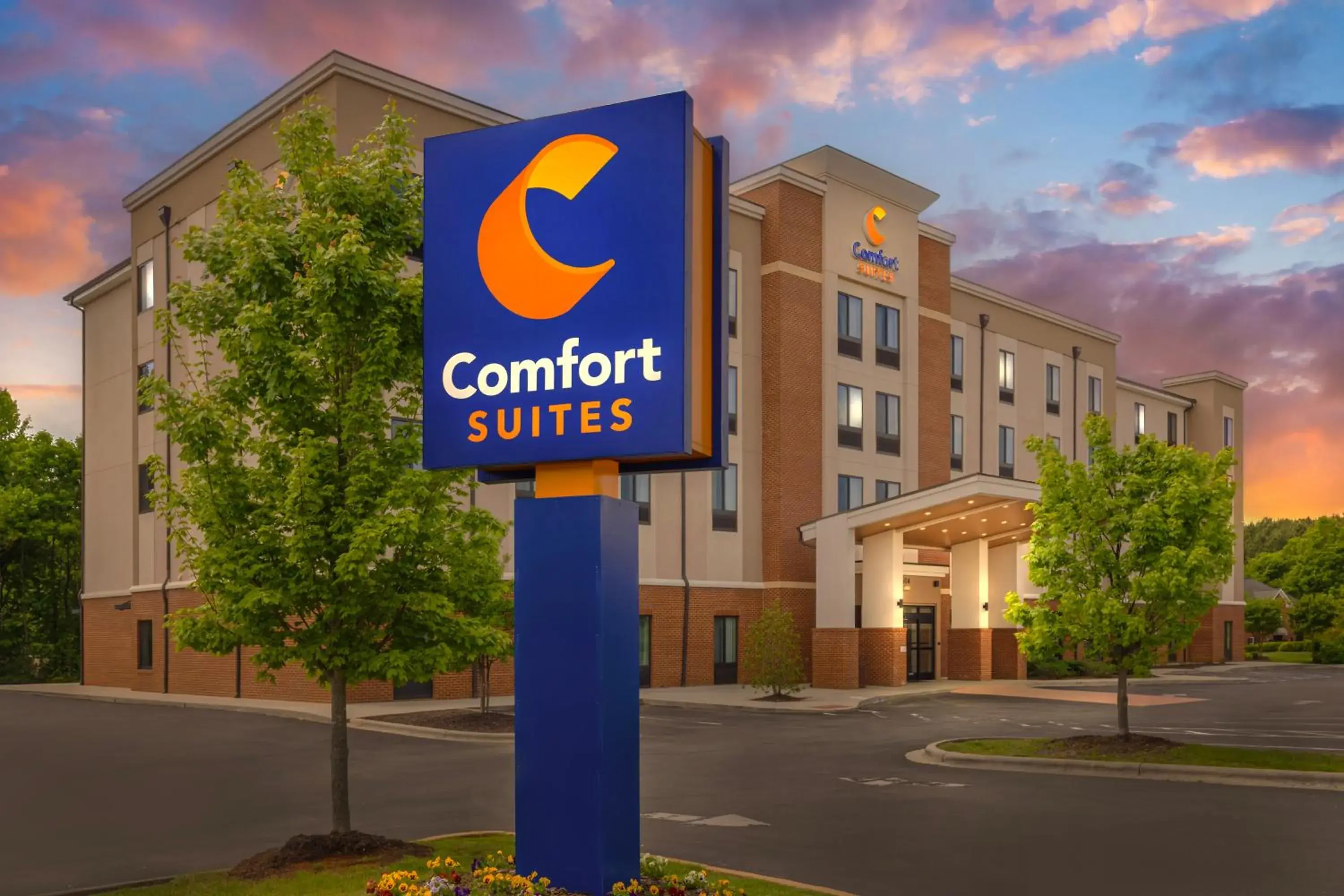 Property building in Comfort Suites Greensboro-High Point Property building in Comfort Suites Greensboro-High Point