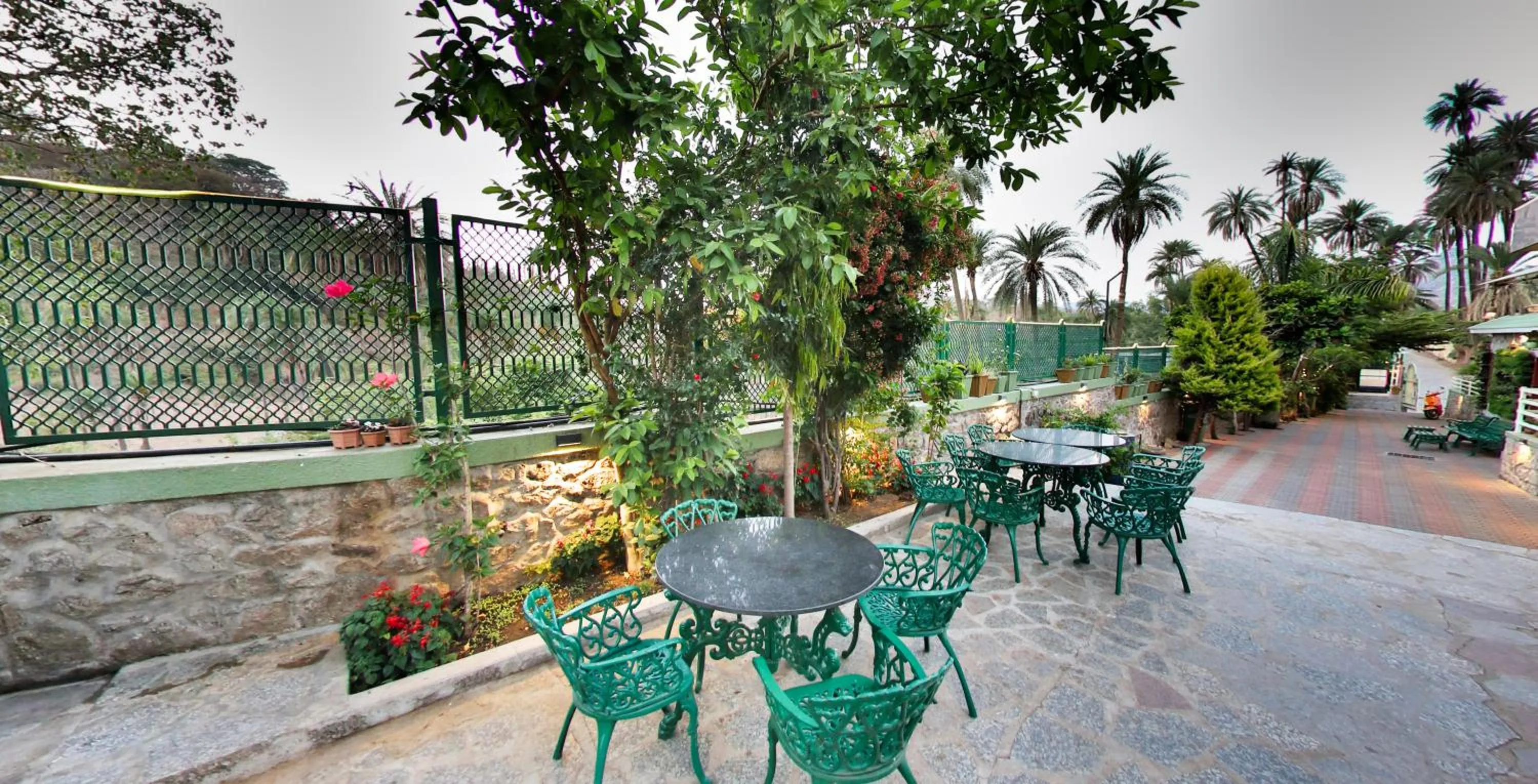 Restaurant/places to eat in Hari Niwas - A Boutique Garden Resort Mount Abu