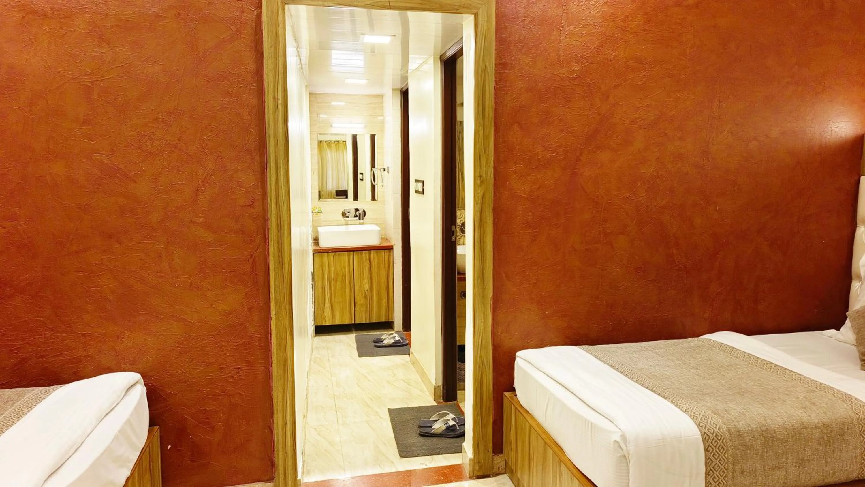 Bathroom, Bed in Hari Niwas - A Boutique Garden Resort Mount Abu