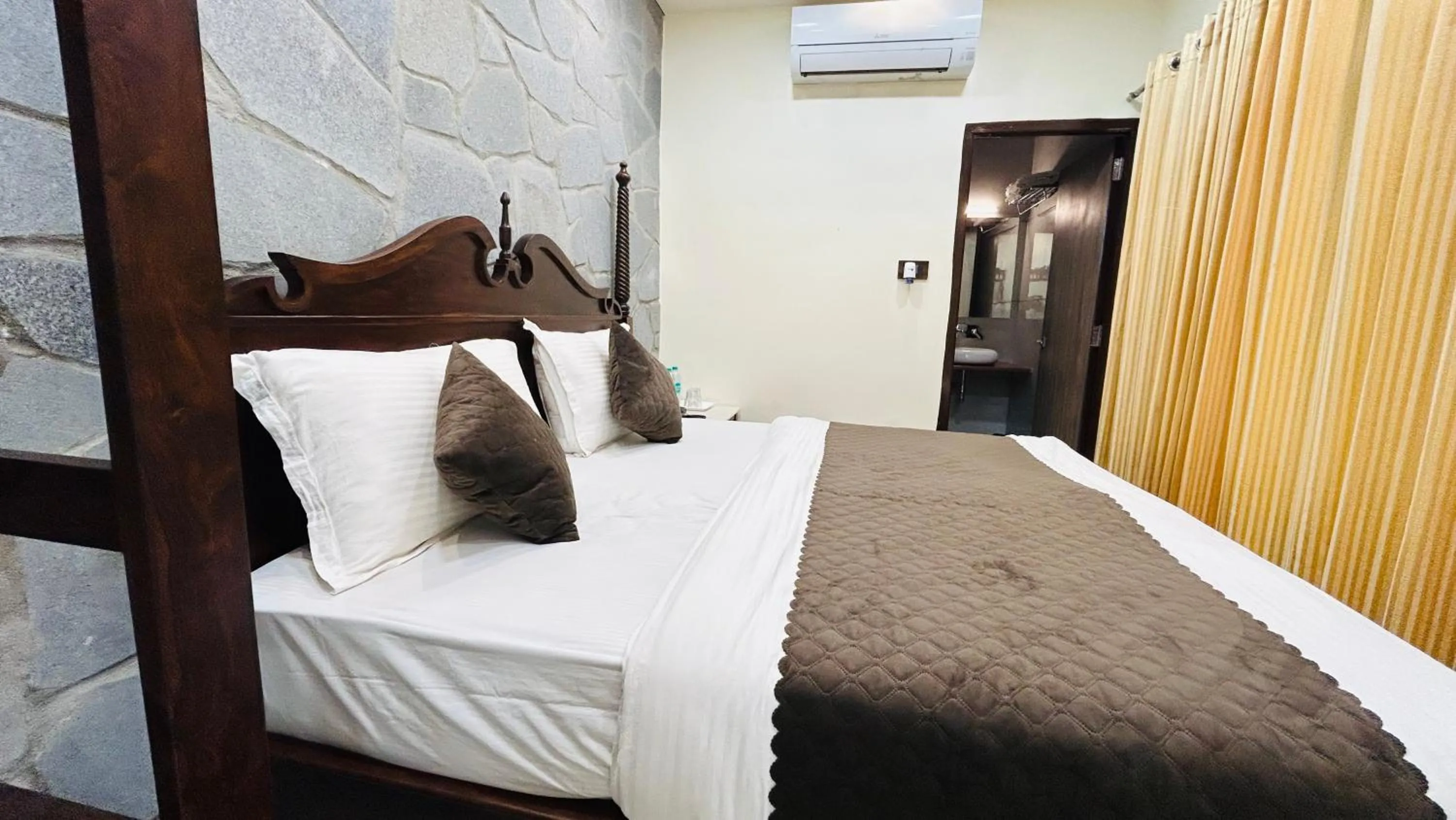 Guests, Bed in Hari Niwas - A Boutique Garden Resort Mount Abu