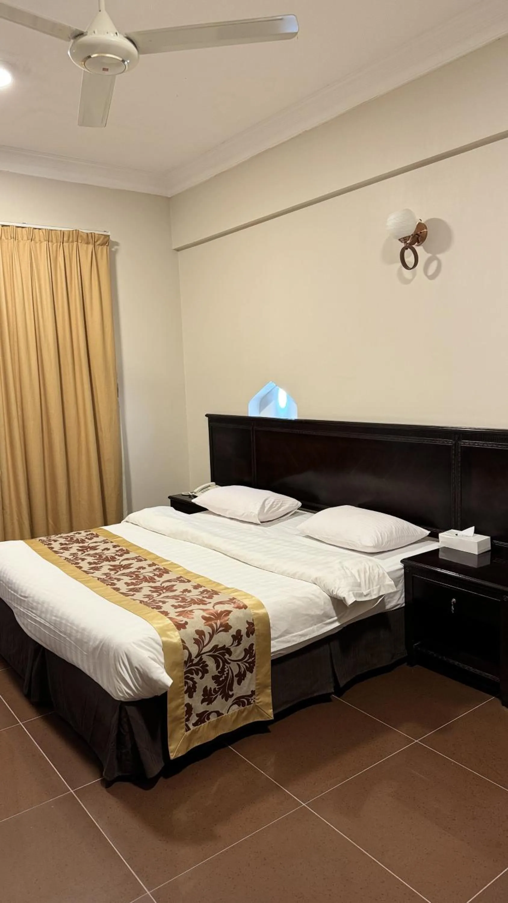 Bed in Gulf Crown Hotel Apartment