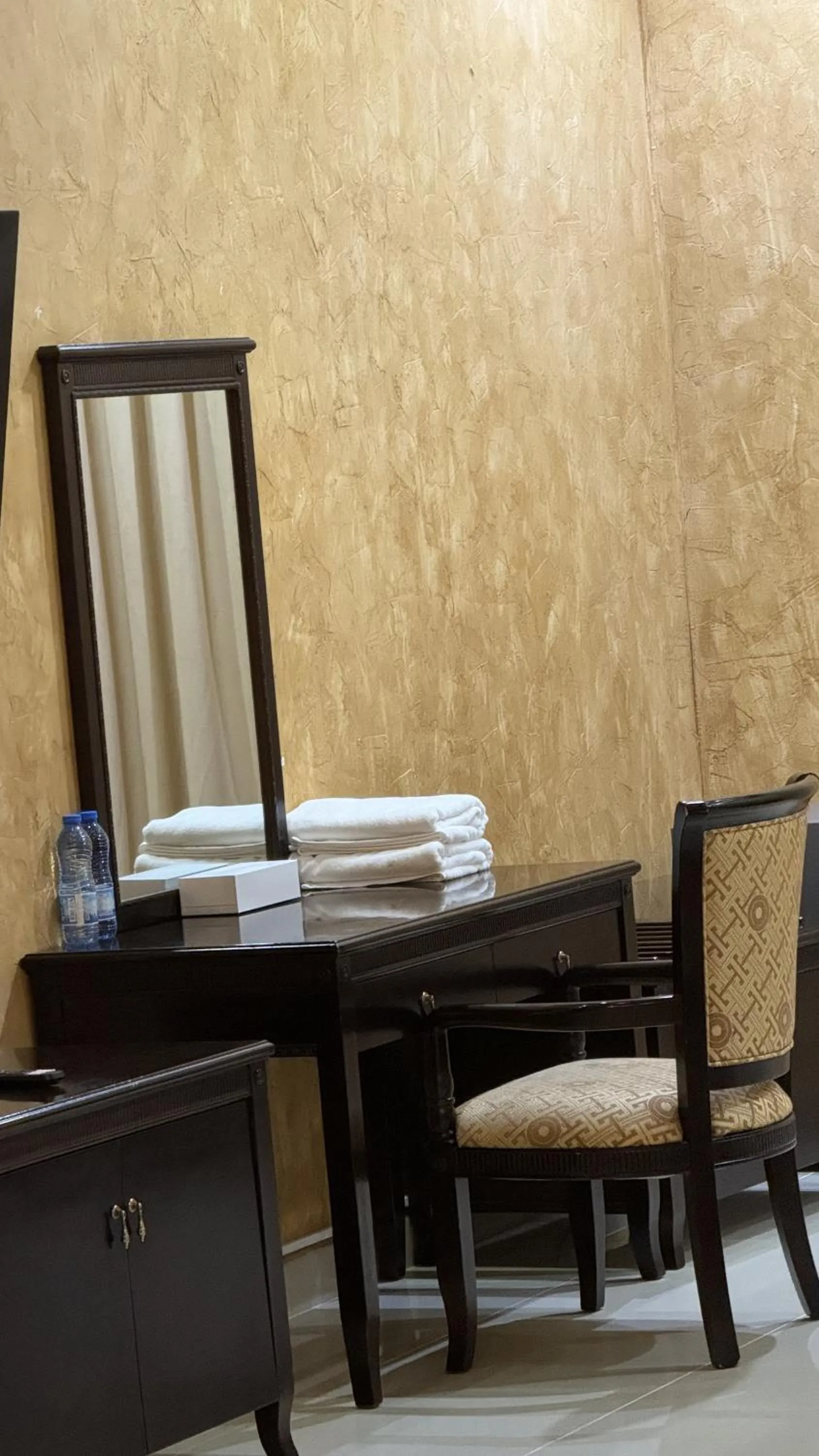 Gulf Crown Hotel Apartment
