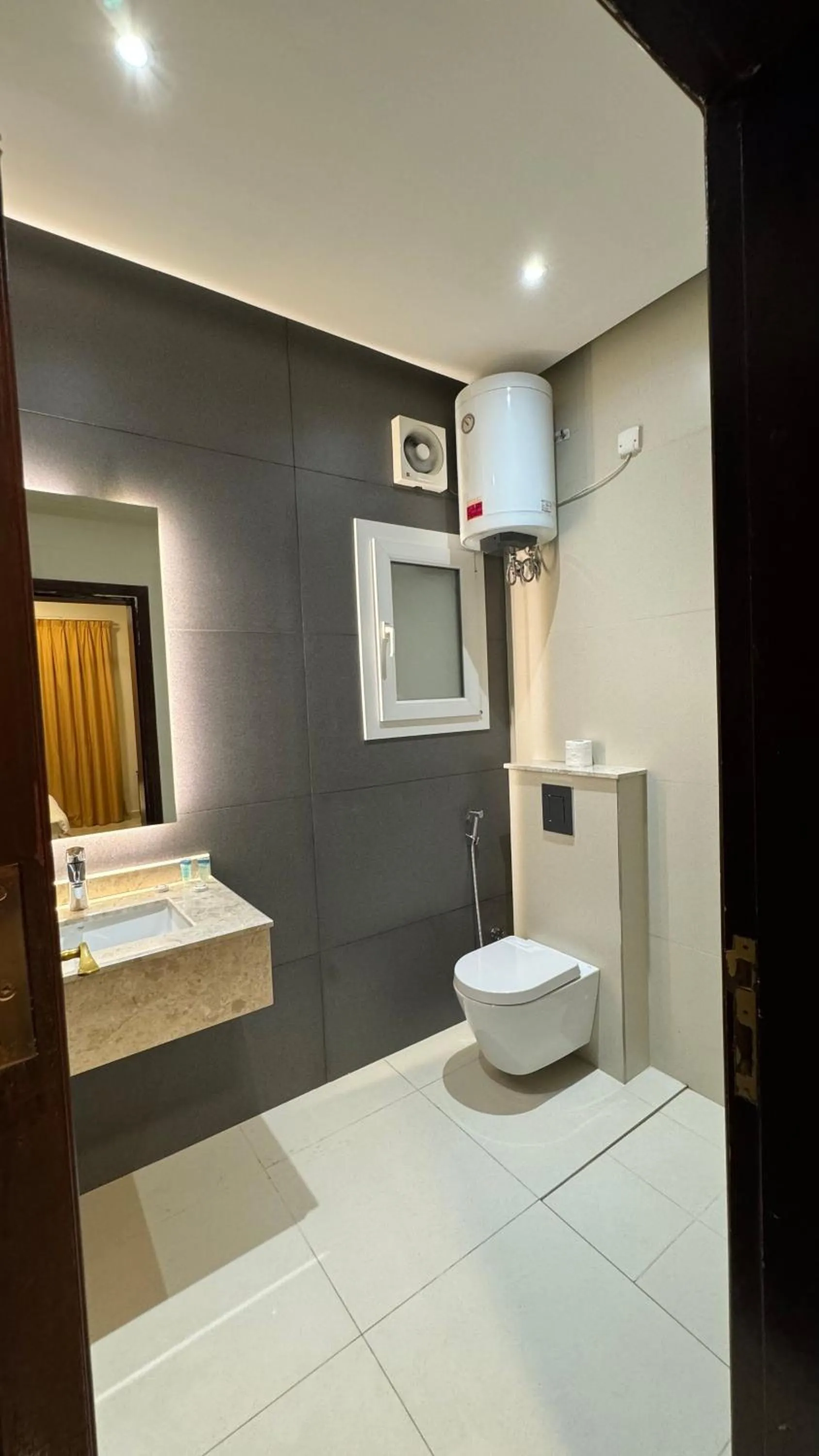 Gulf Crown Hotel Apartment