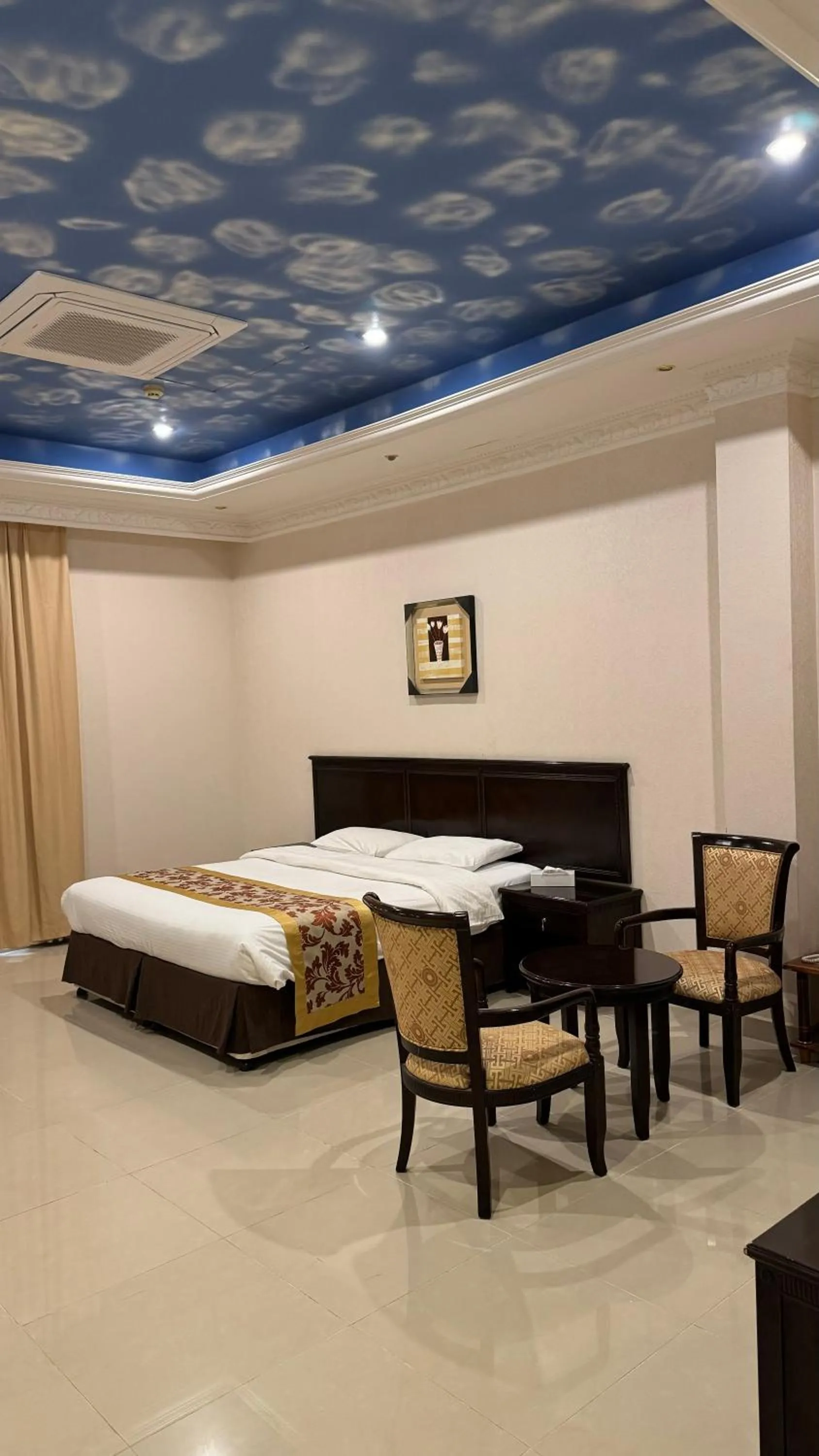 Bed in Gulf Crown Hotel Apartment