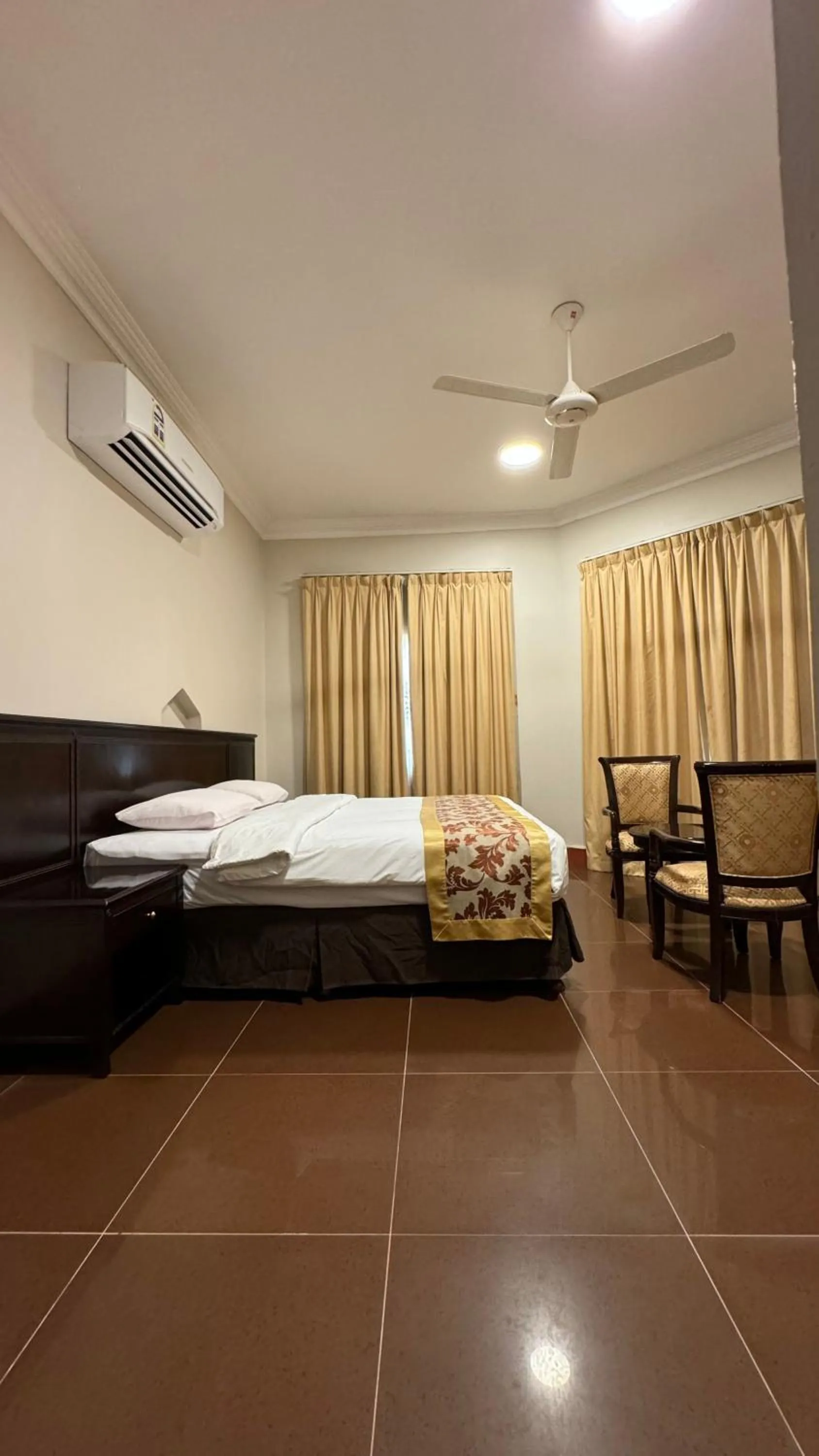 Bed in Gulf Crown Hotel Apartment