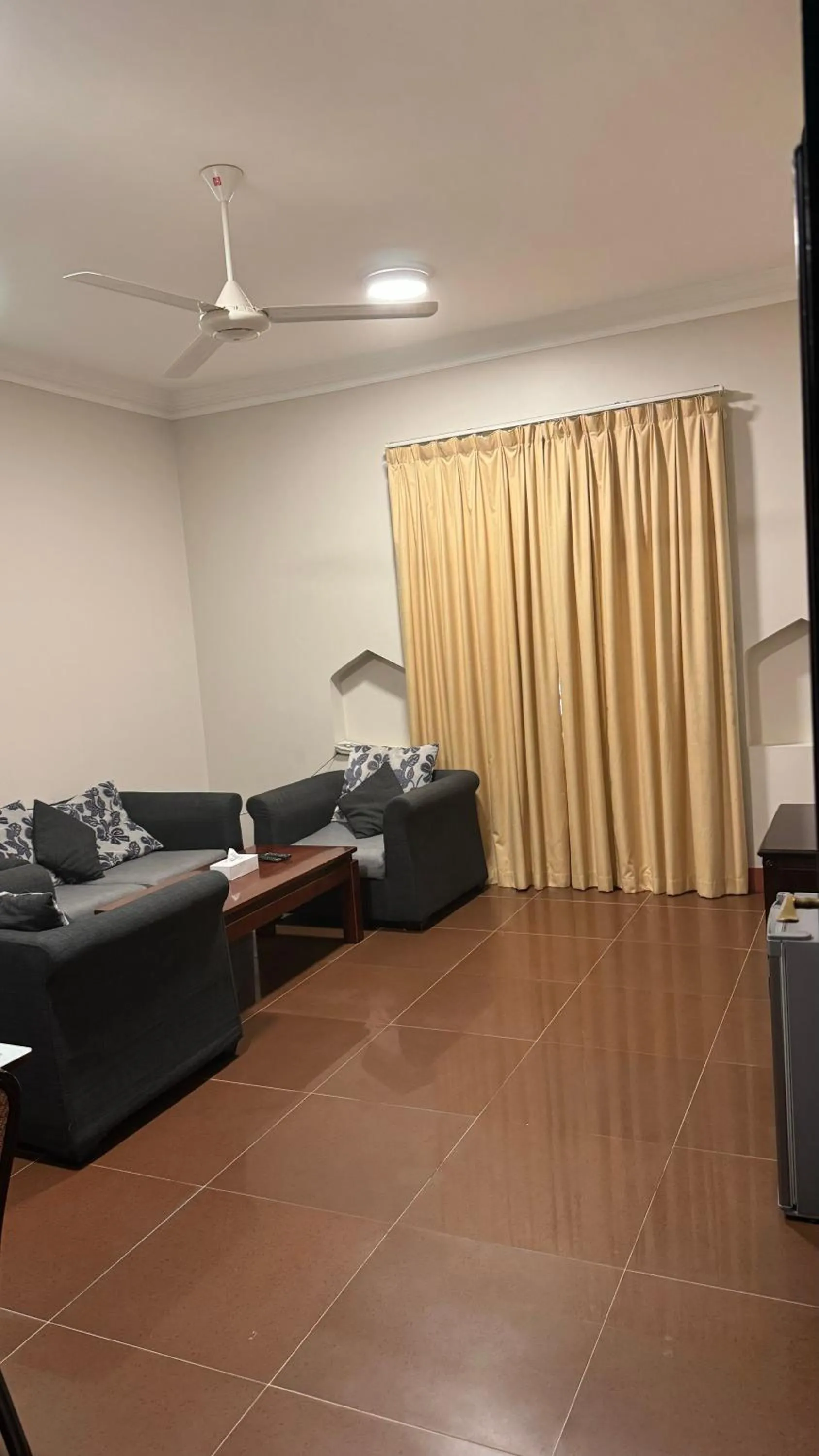 Gulf Crown Hotel Apartment