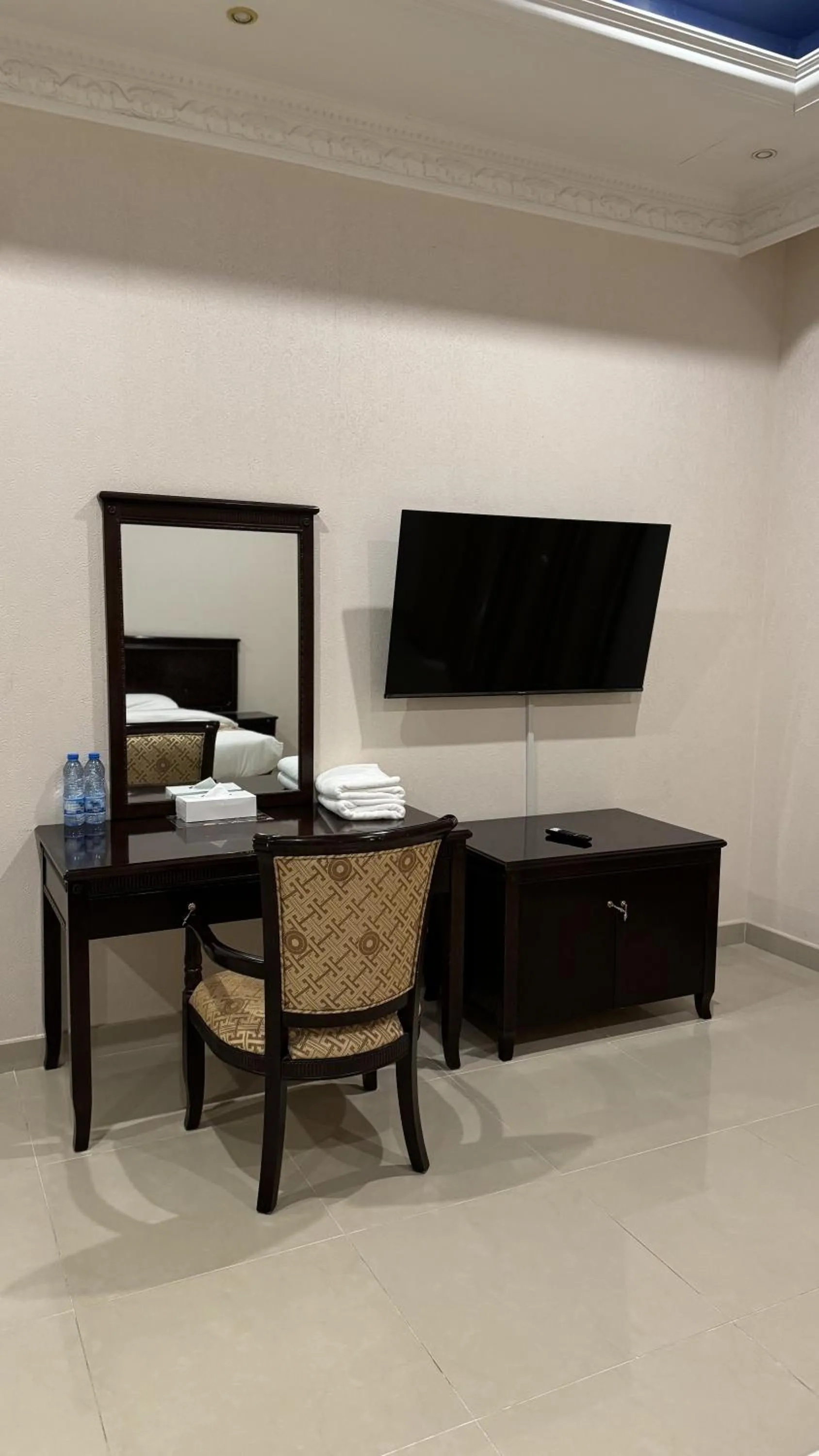 Gulf Crown Hotel Apartment