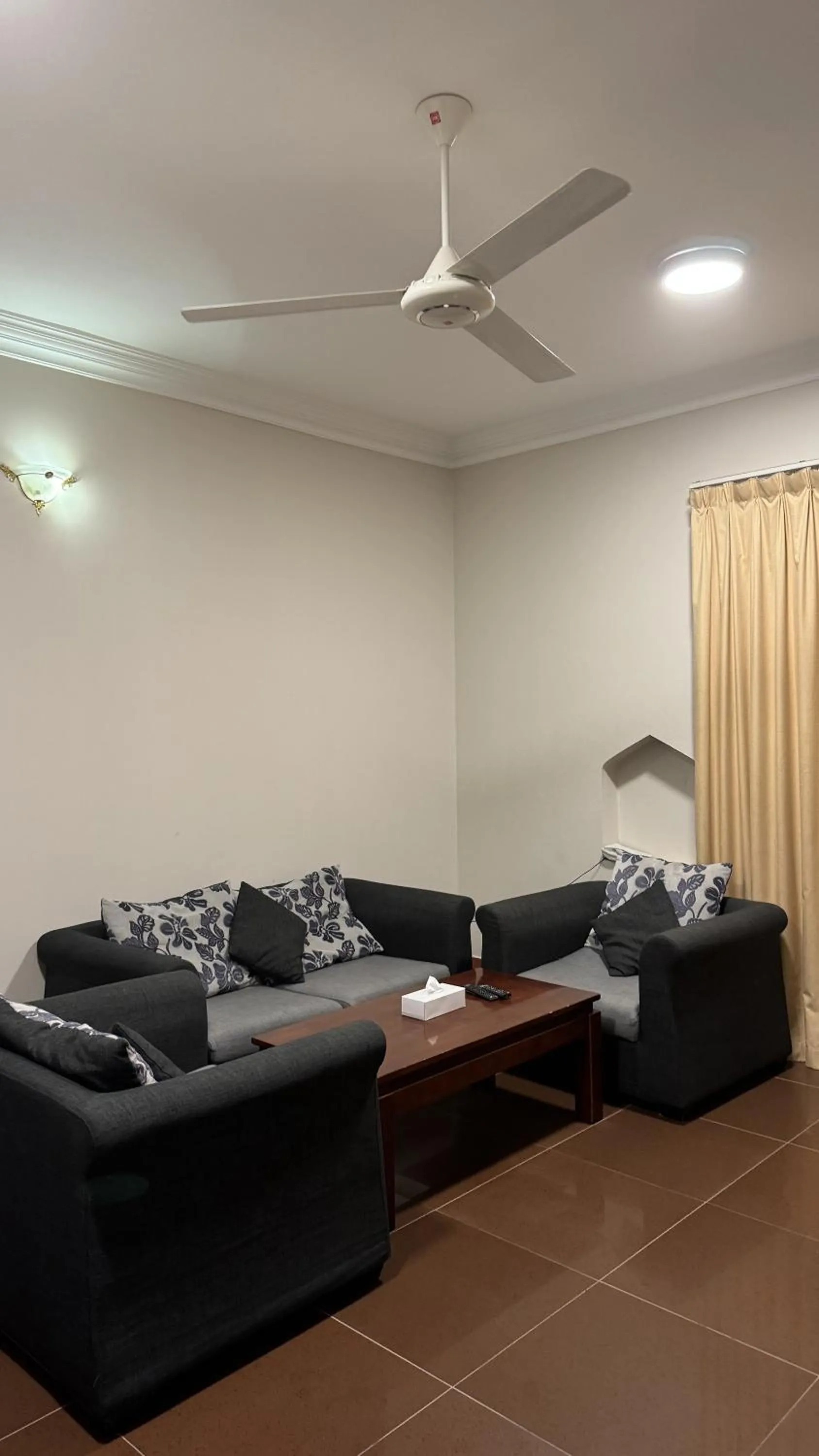 Gulf Crown Hotel Apartment