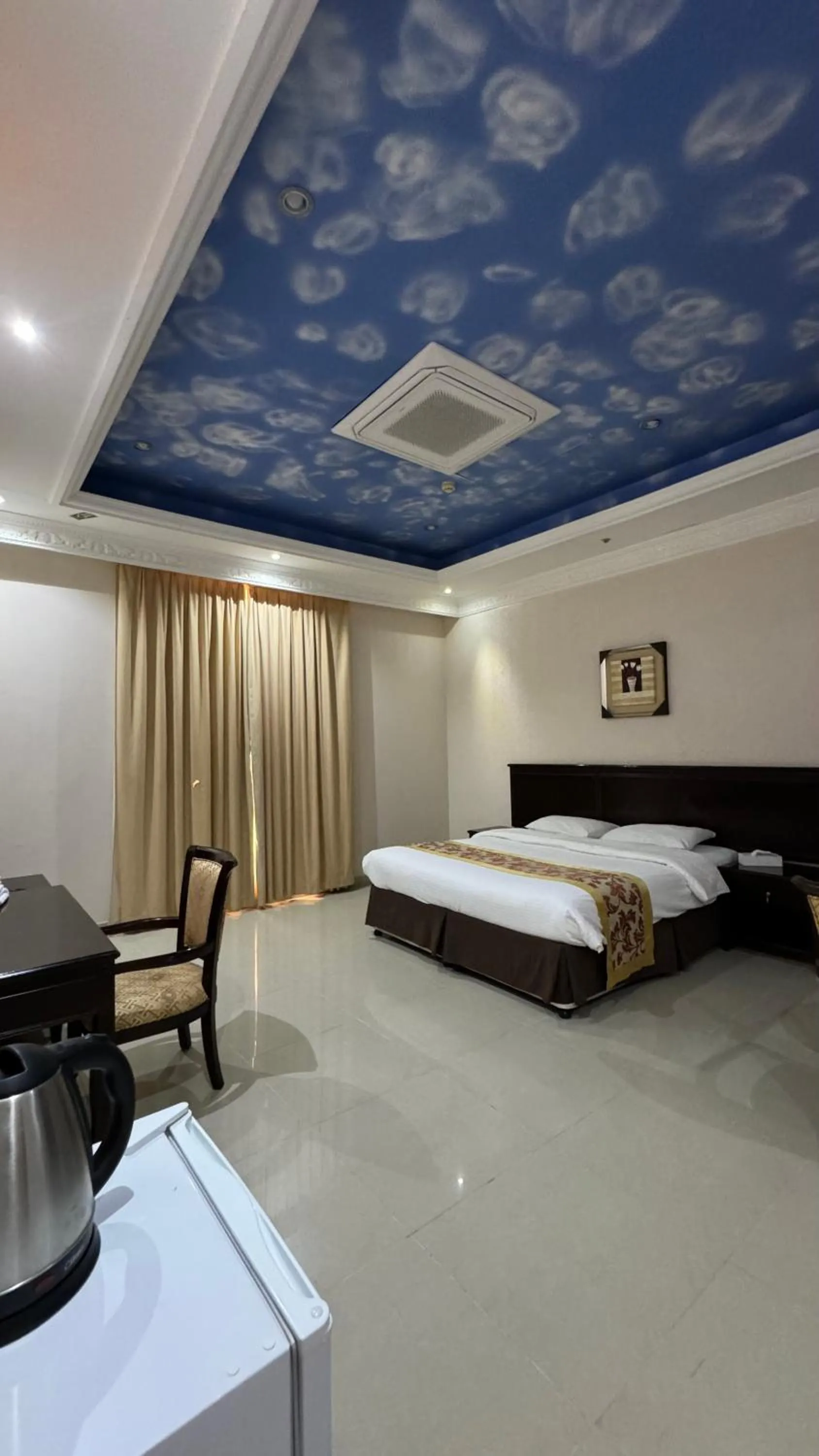 Bed in Gulf Crown Hotel Apartment