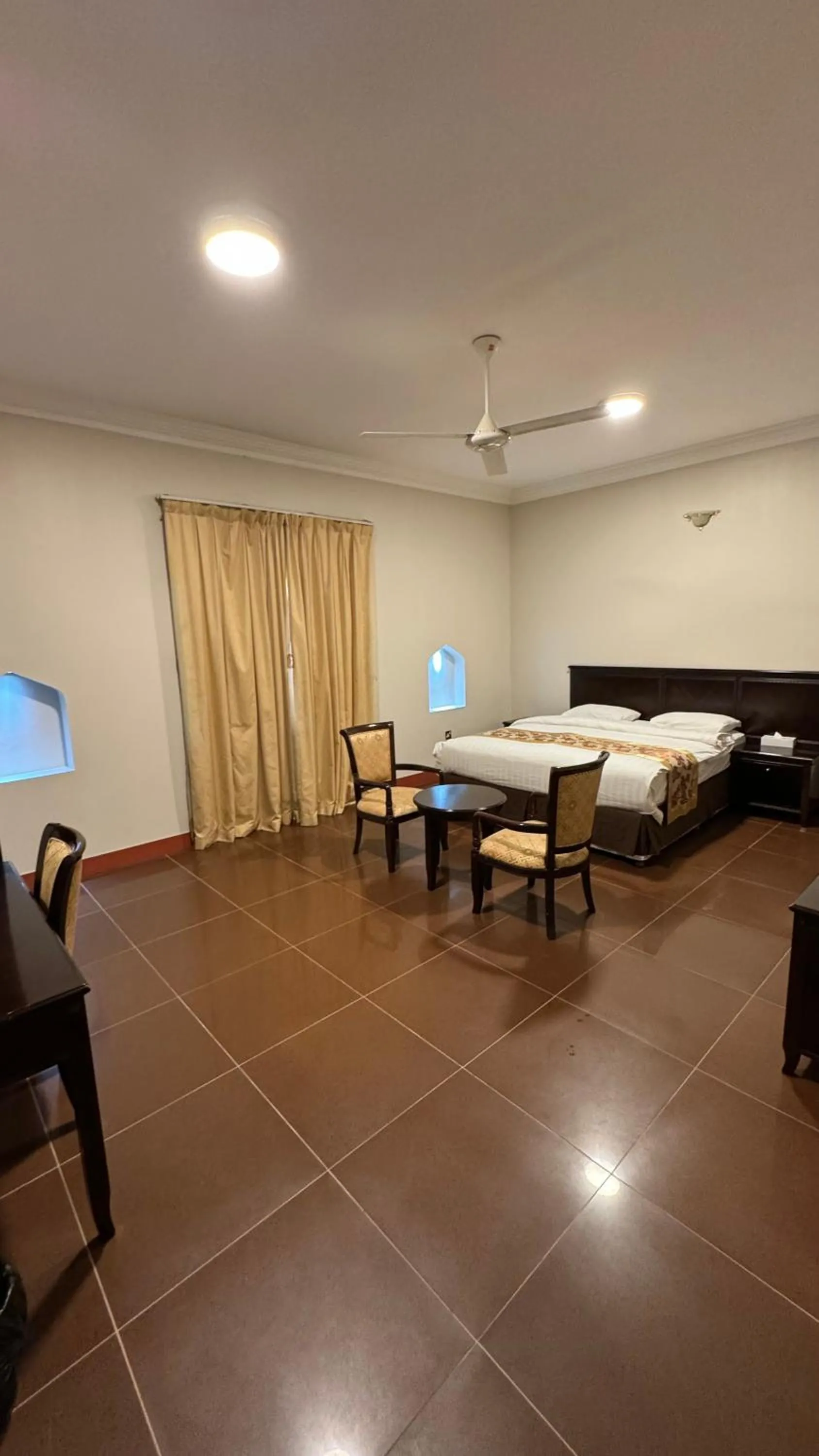 Gulf Crown Hotel Apartment