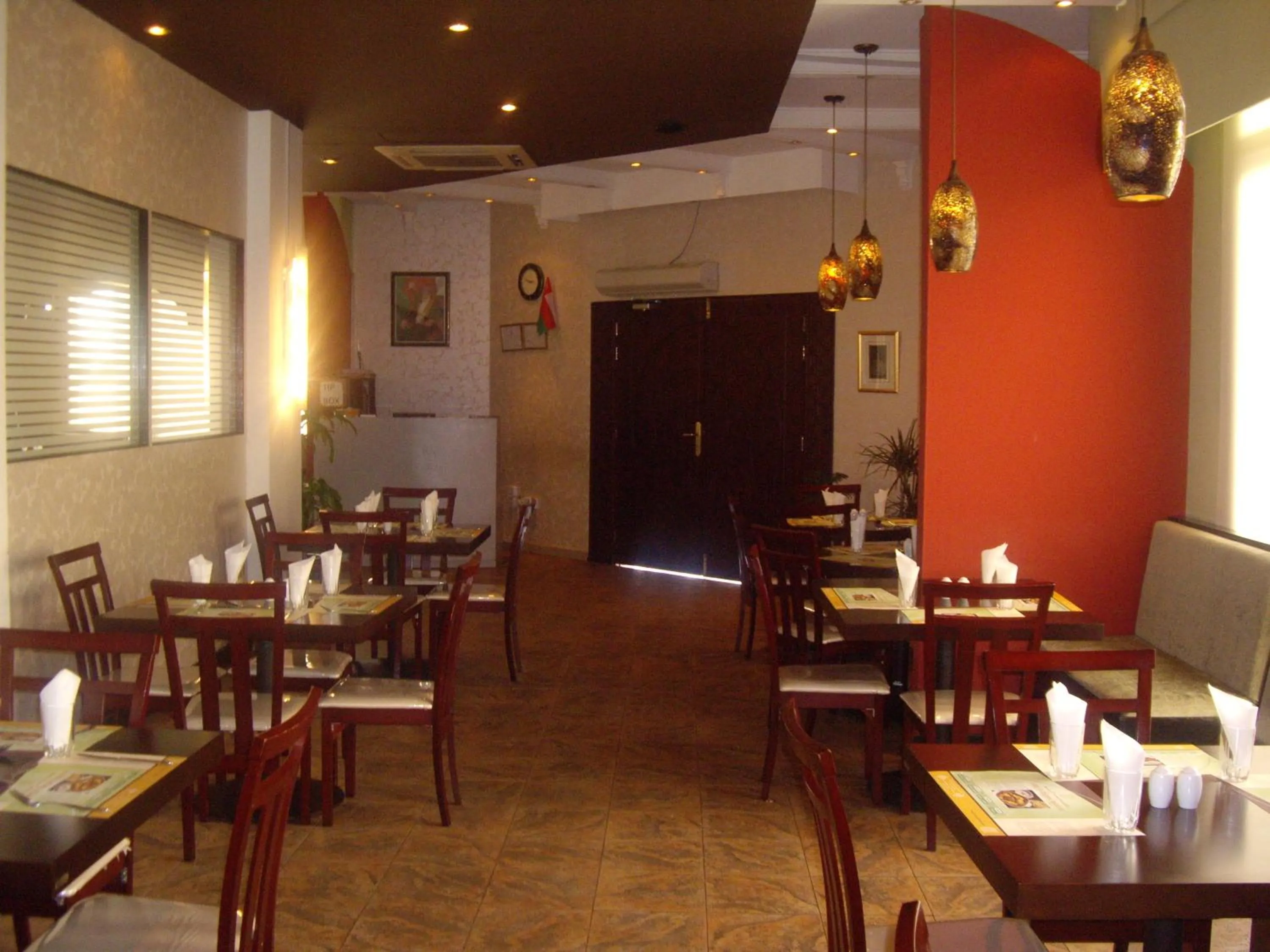 Restaurant/places to eat in Gulf Crown Hotel Apartment