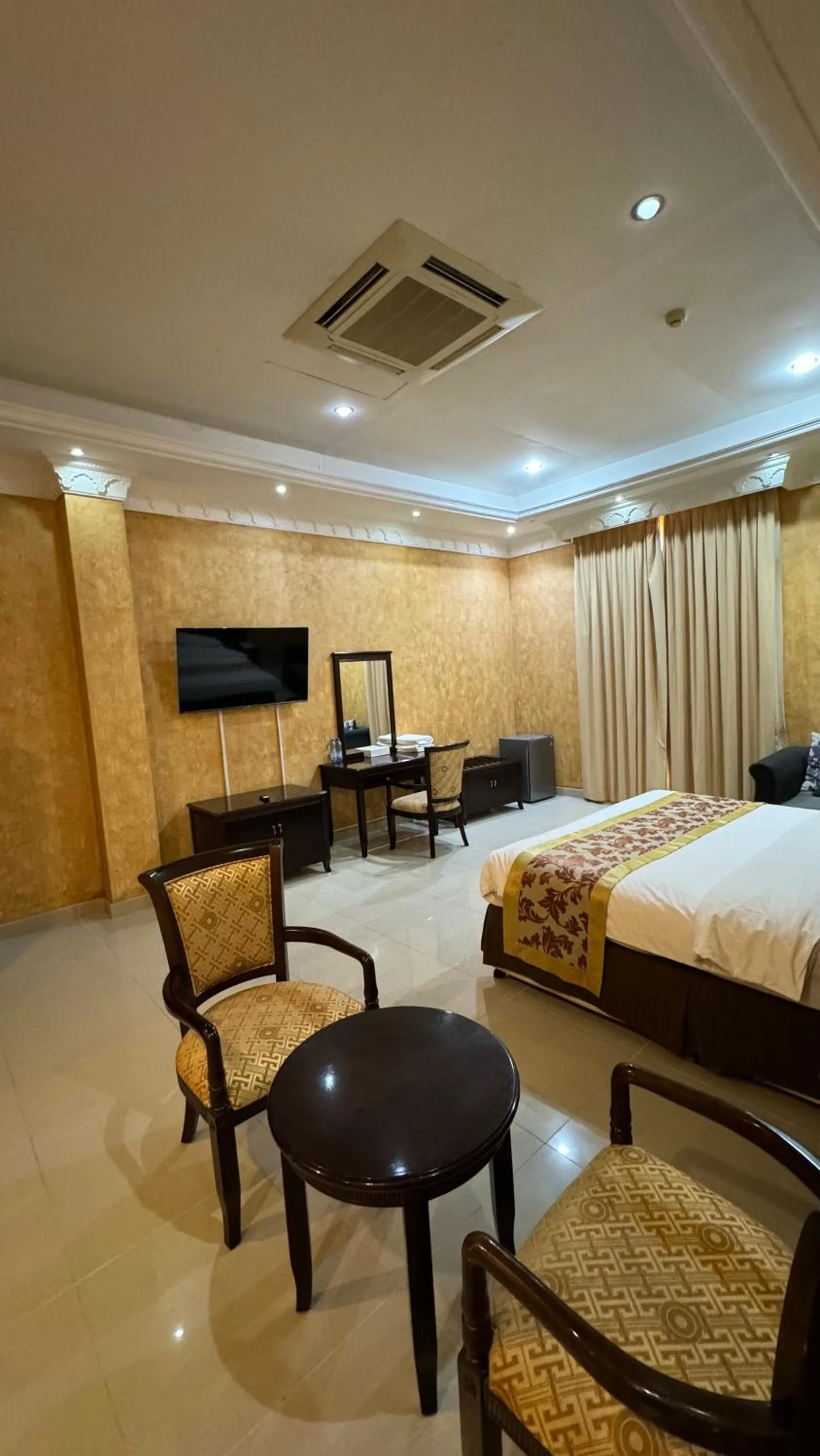 Bed in Gulf Crown Hotel Apartment