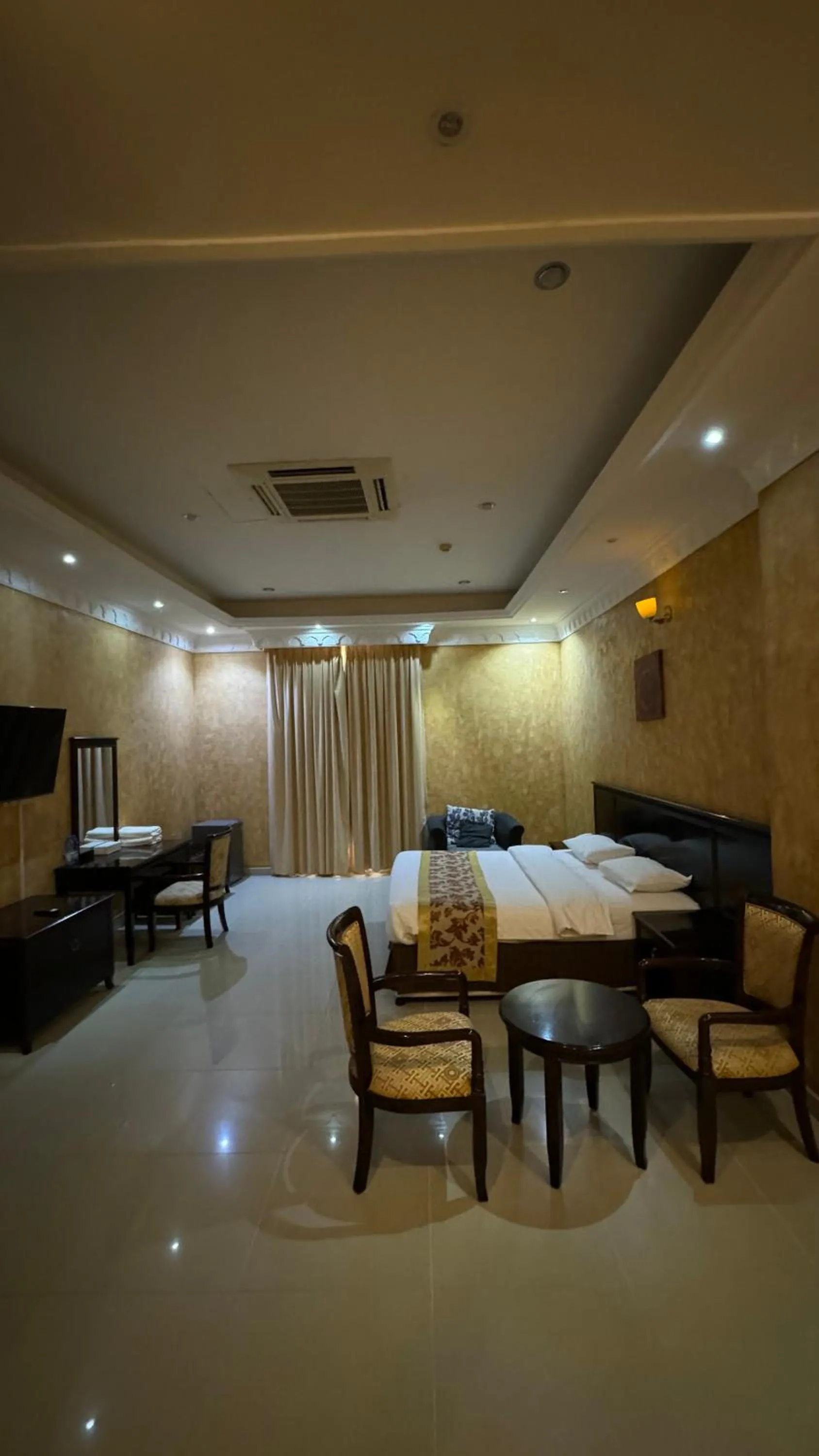 Bed in Gulf Crown Hotel Apartment